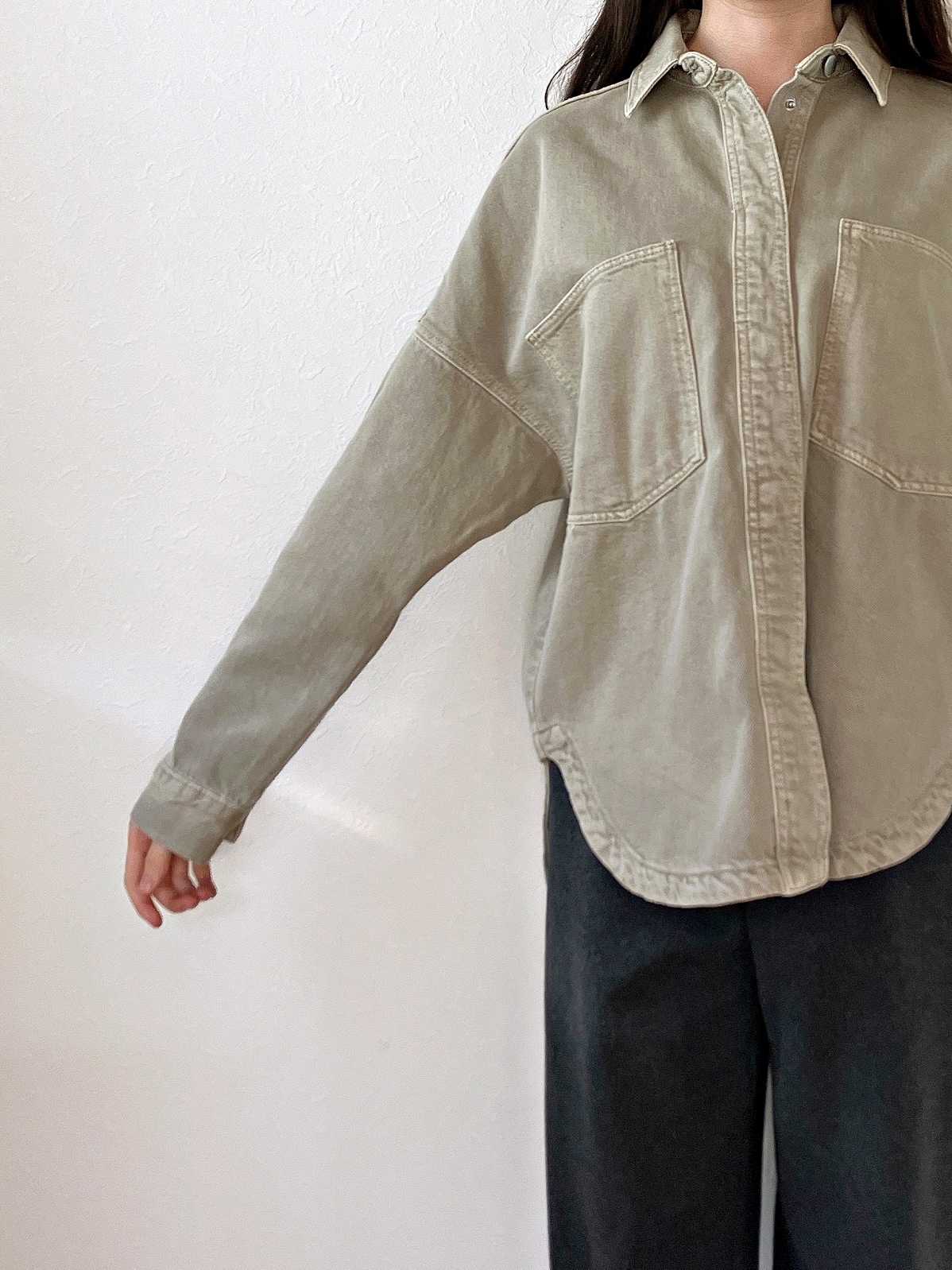 ZARA(ザラ)のおすすめトップス「ポケット付きオーバーサイズシャツジャケット」