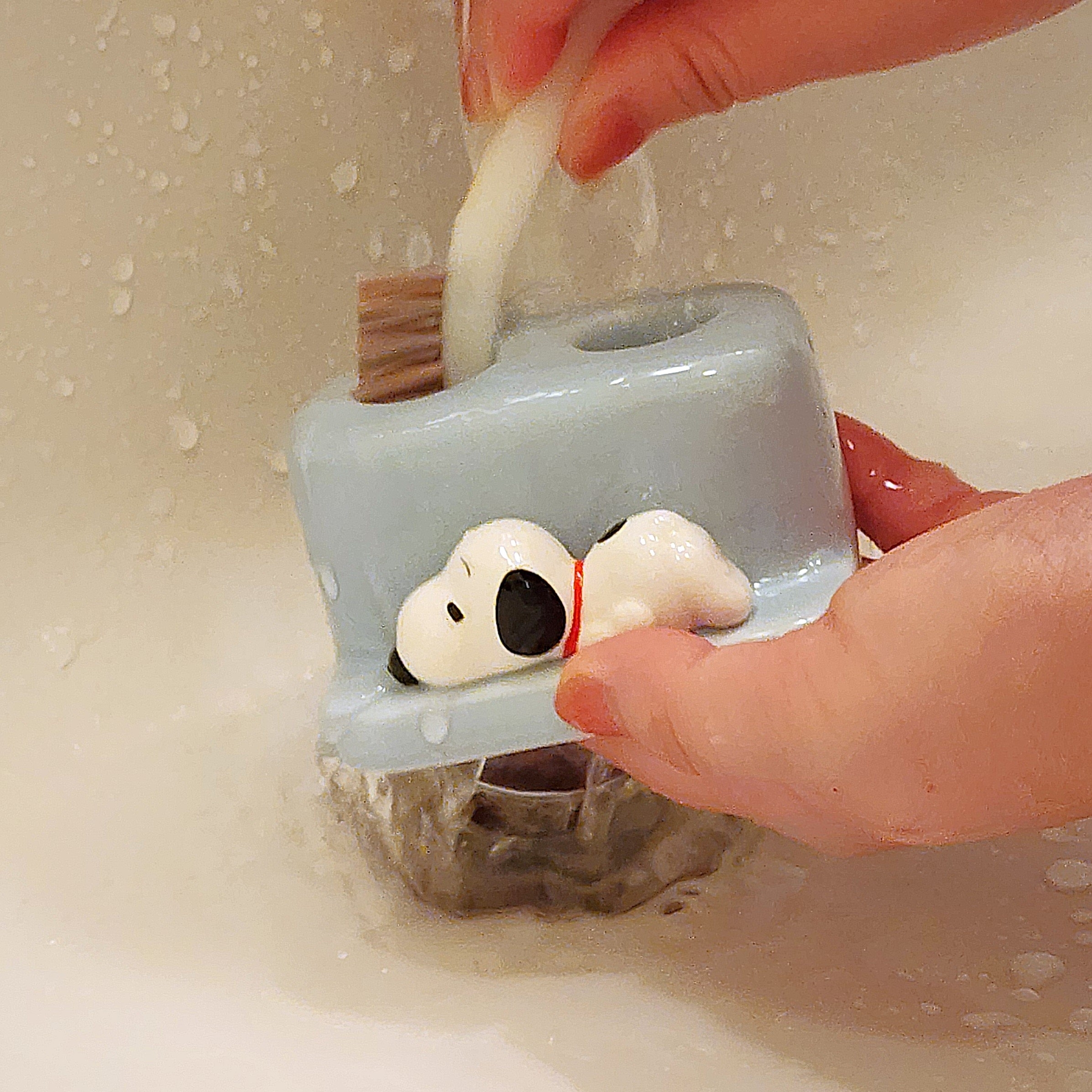 ニトリのおすすめ便利グッズ「【デコホーム商品】フィギュア歯ブラシスタンド M（BL スヌーピー）」