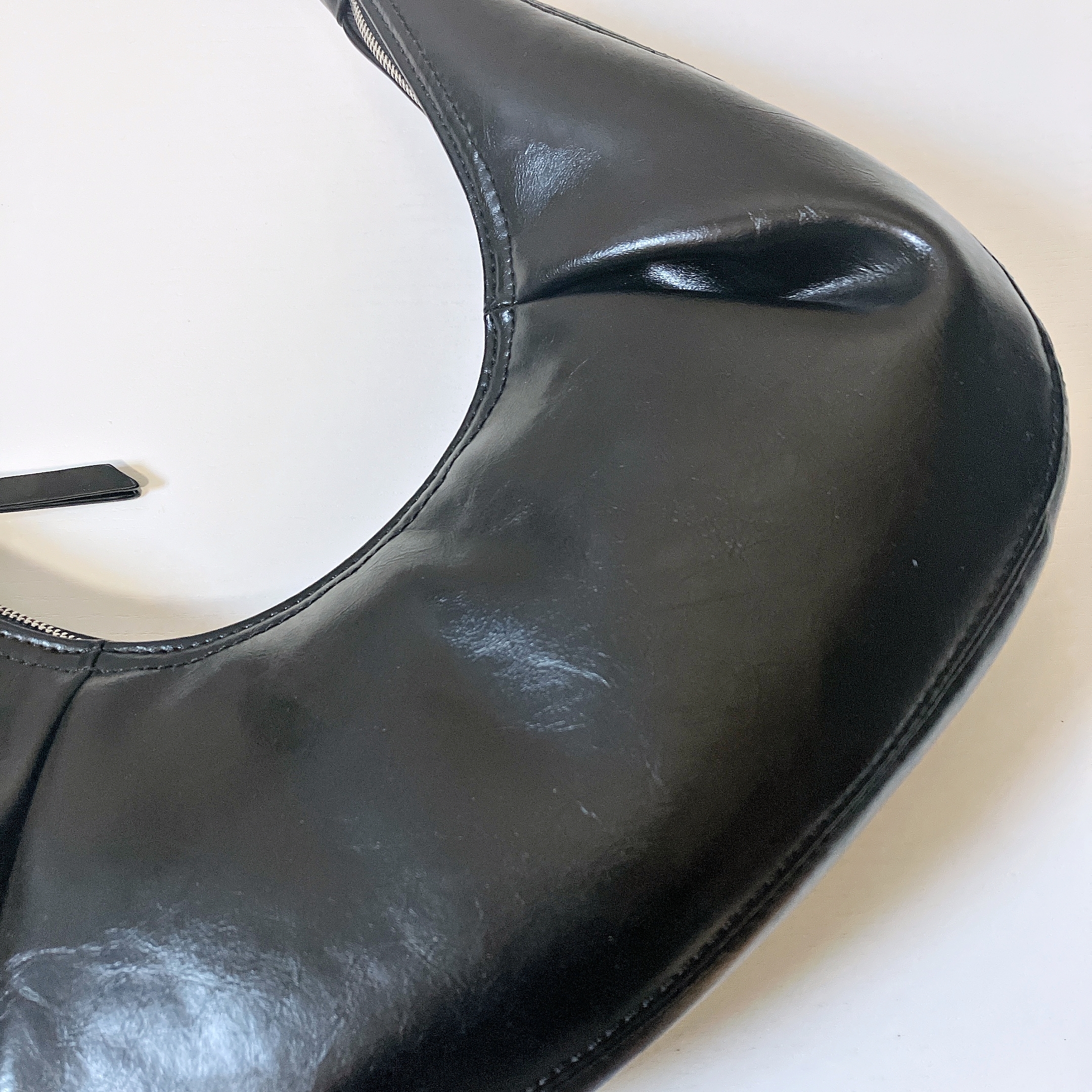 ZARA(ザラ)のおすすめバッグ「オーバル ショルダーバッグ」