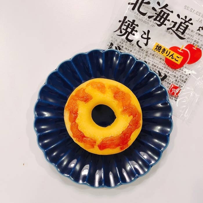 KALDI（カルディ）のおすすめスイーツ「北海道焼きドーナツ（焼きりんご）」