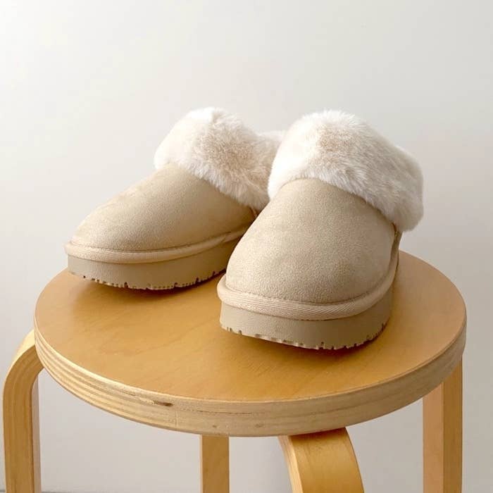 GU（ジーユー）のおすすめアイテム「ウォームムートンタッチスリッパ」