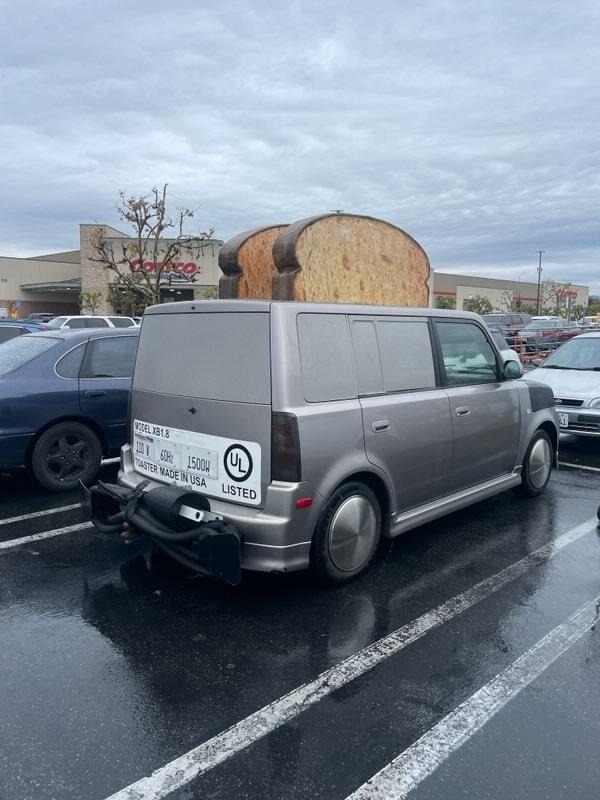 van made out to look like a toater with bread coming out top
