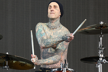 travis barker playing drums