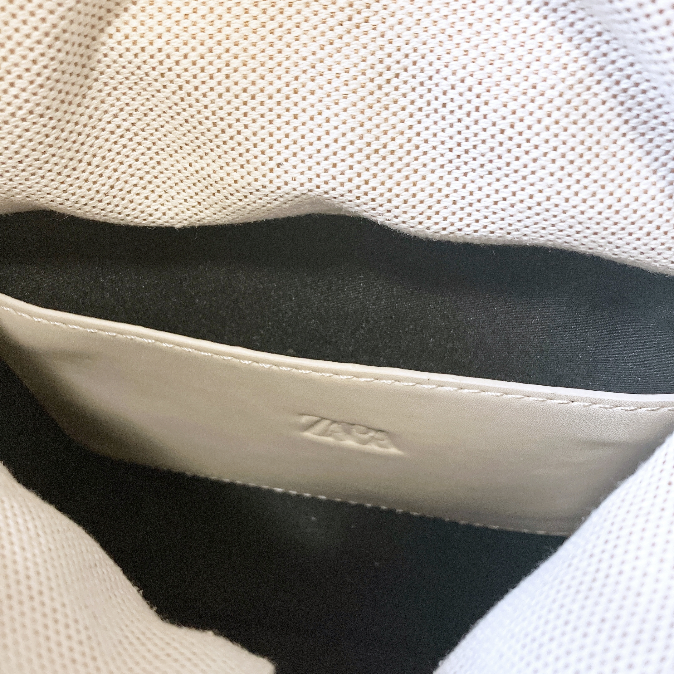 ZARA（ザラ）のおすすめバッグ「MINI CITY BAG」