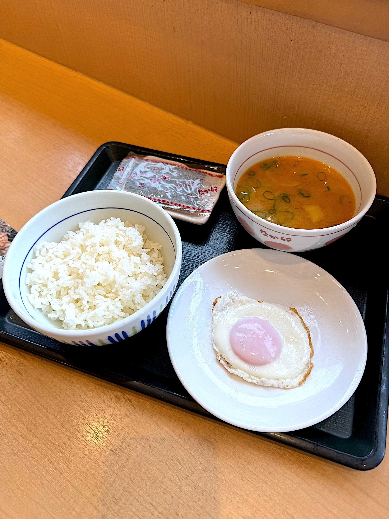 なか卯のおすすめメニュー モーニング限定の「京風とん汁目玉焼き朝食」