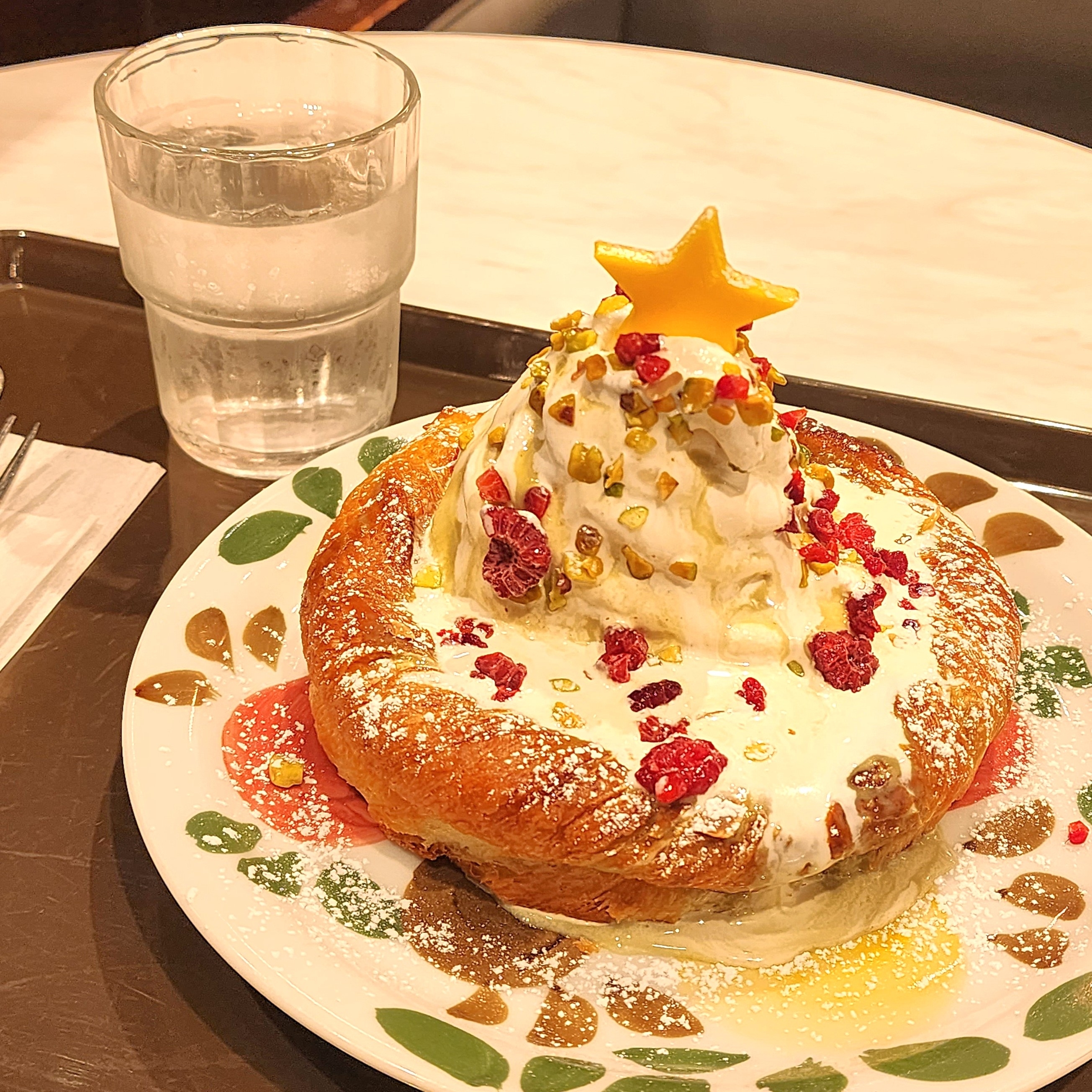 サンマルクカフェのおすすめメニュー「デニブラン ピスタチオクリスマスツリー」