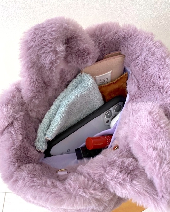 ニコアンドのオススメのバッグ「オリジナルフェイクファーミニショルダーバッグ」