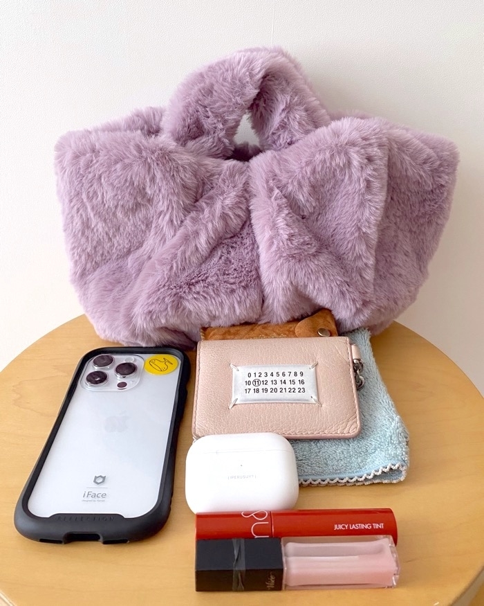 ニコアンドのオススメのバッグ「オリジナルフェイクファーミニショルダーバッグ」