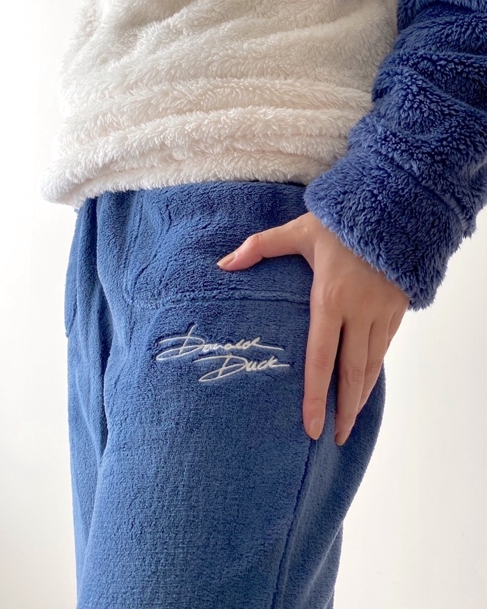 GUのオススメのルームウェア「マシュマロフィールフーディセット（長袖） Disney 1」