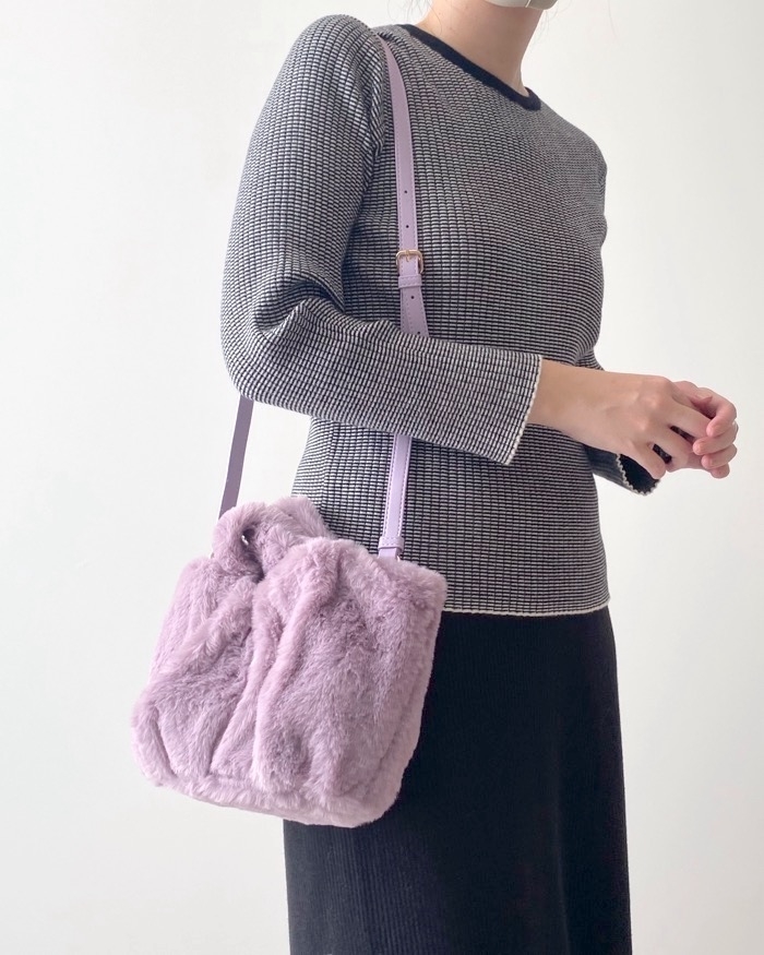 ニコアンドのオススメのバッグ「オリジナルフェイクファーミニショルダーバッグ」