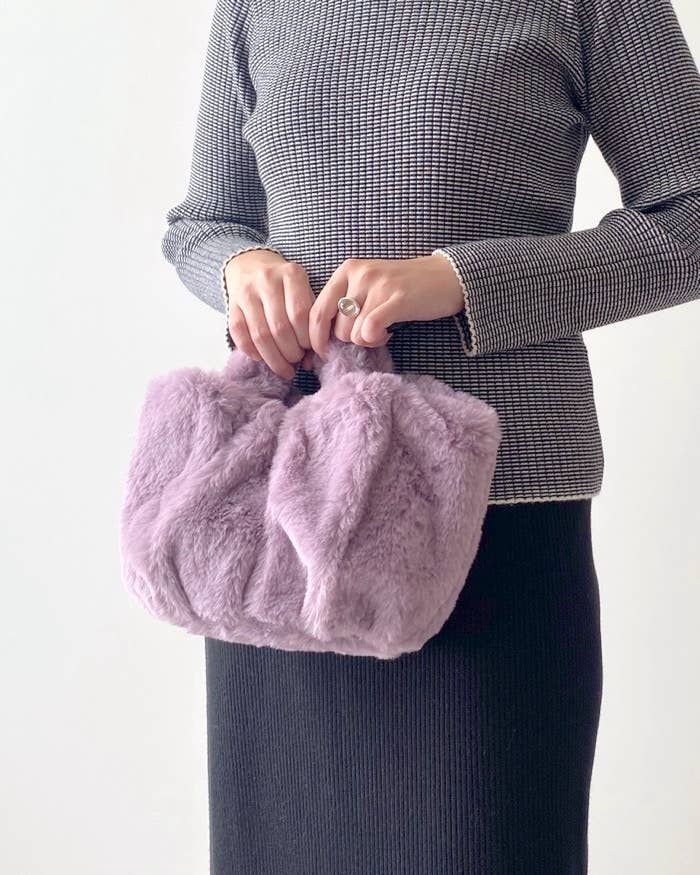 ニコアンドのオススメのバッグ「オリジナルフェイクファーミニショルダーバッグ」