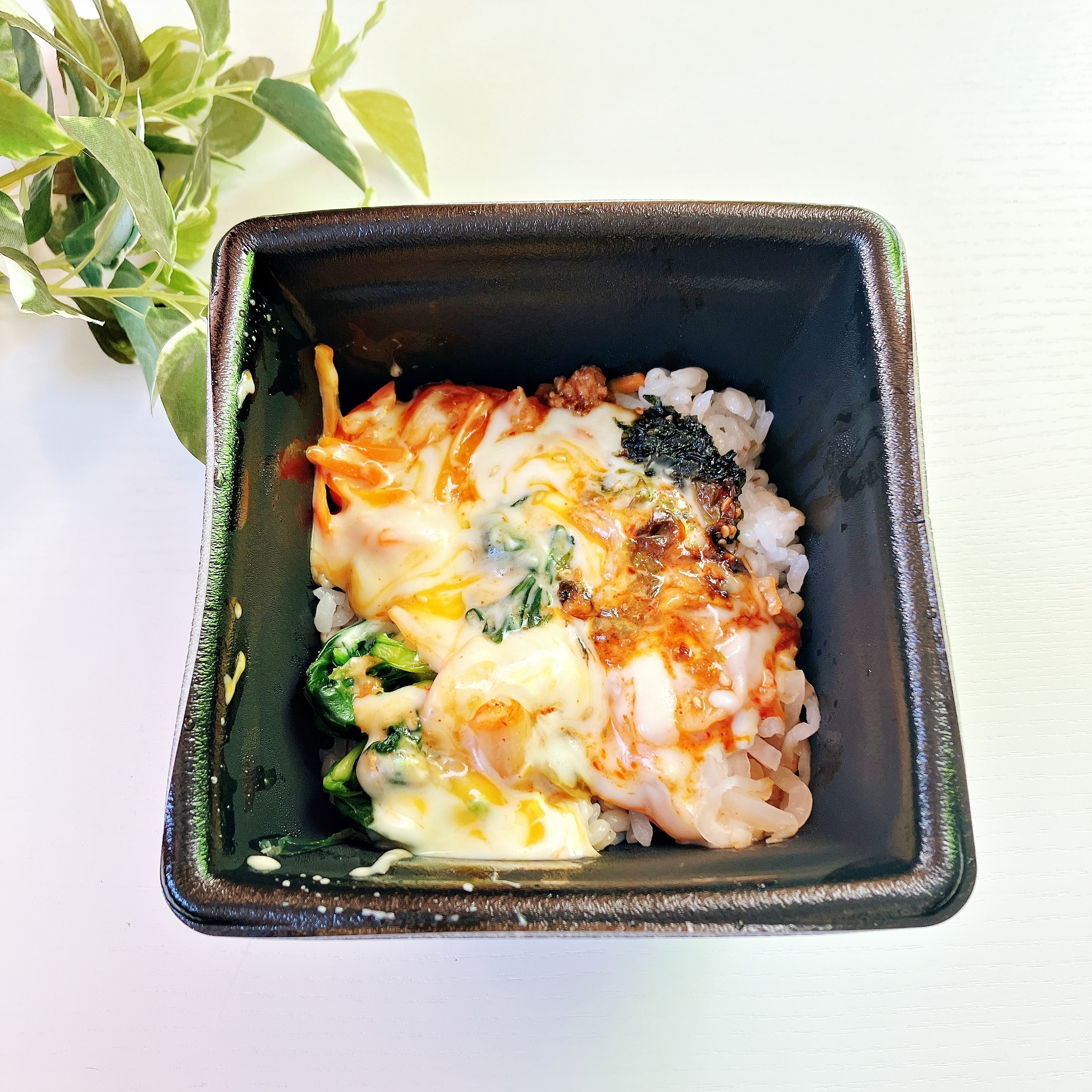 LAWSON(ローソン)のおすすめ弁当「ネネチキン監修 とろ〜りチーズビビンバ」