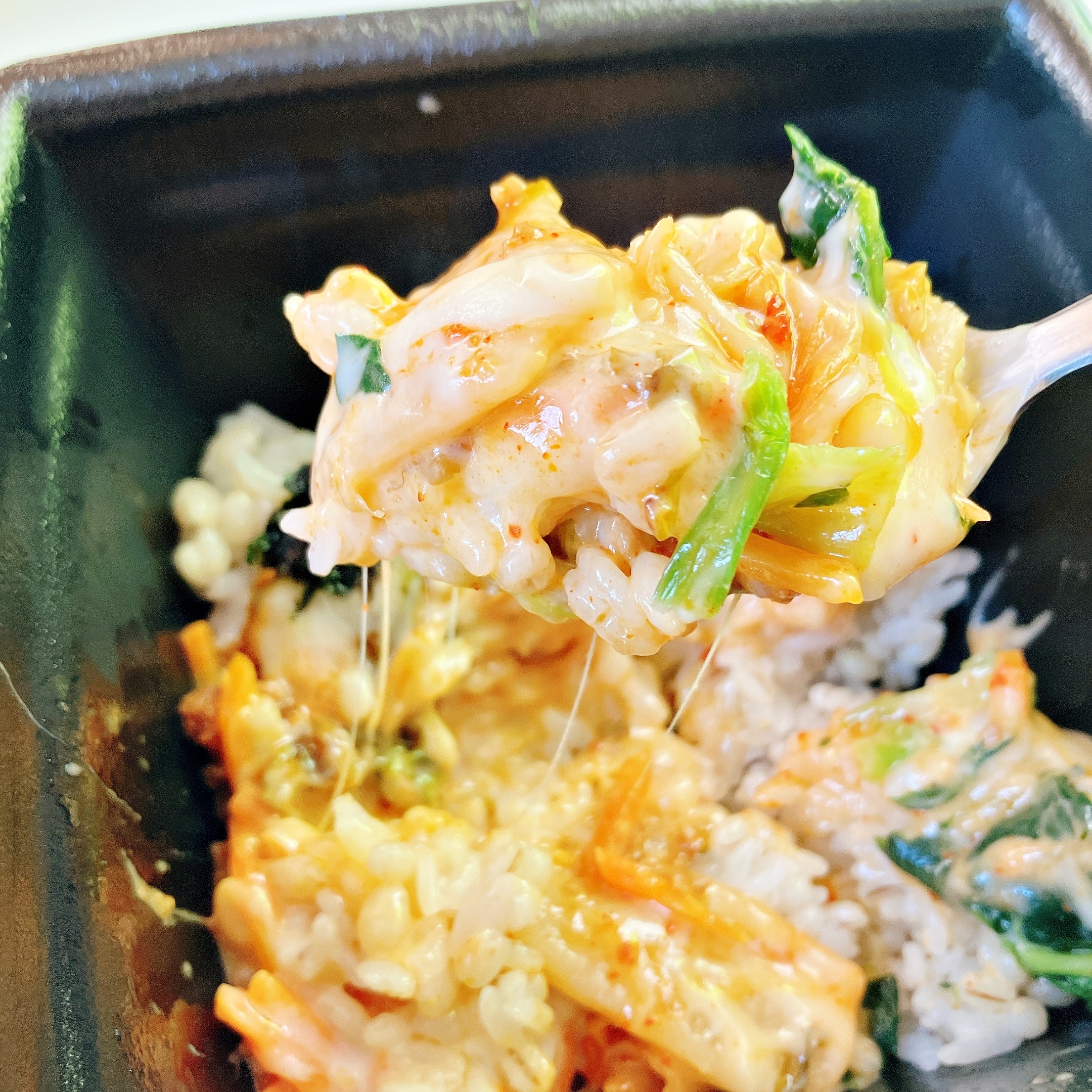 LAWSON(ローソン)のおすすめ弁当「ネネチキン監修 とろ〜りチーズビビンバ」