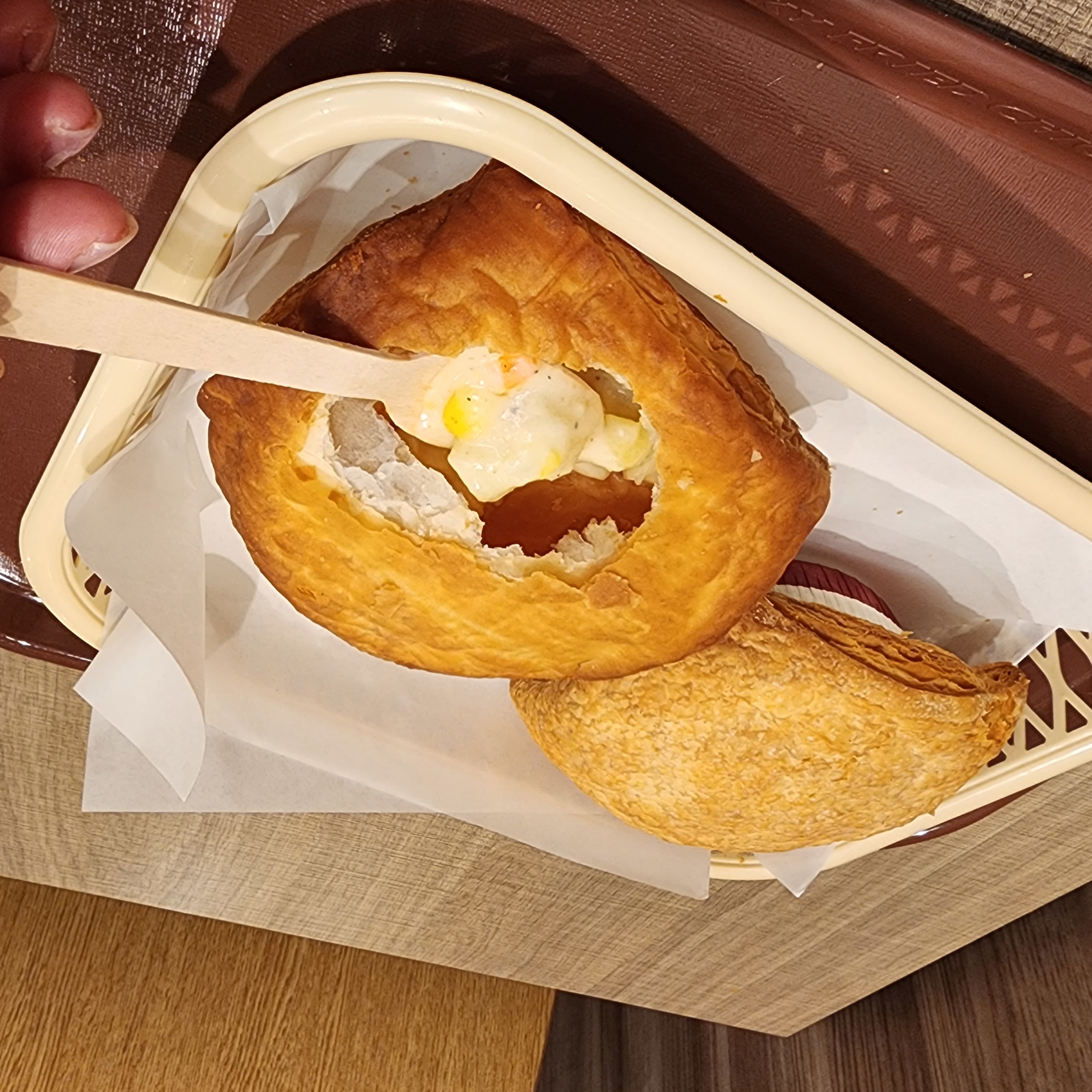 KFC(ケンタッキー・フライド・チキン)のおすすめメニュー「チキンクリームポットパイ」「デミグラスポットパイ」