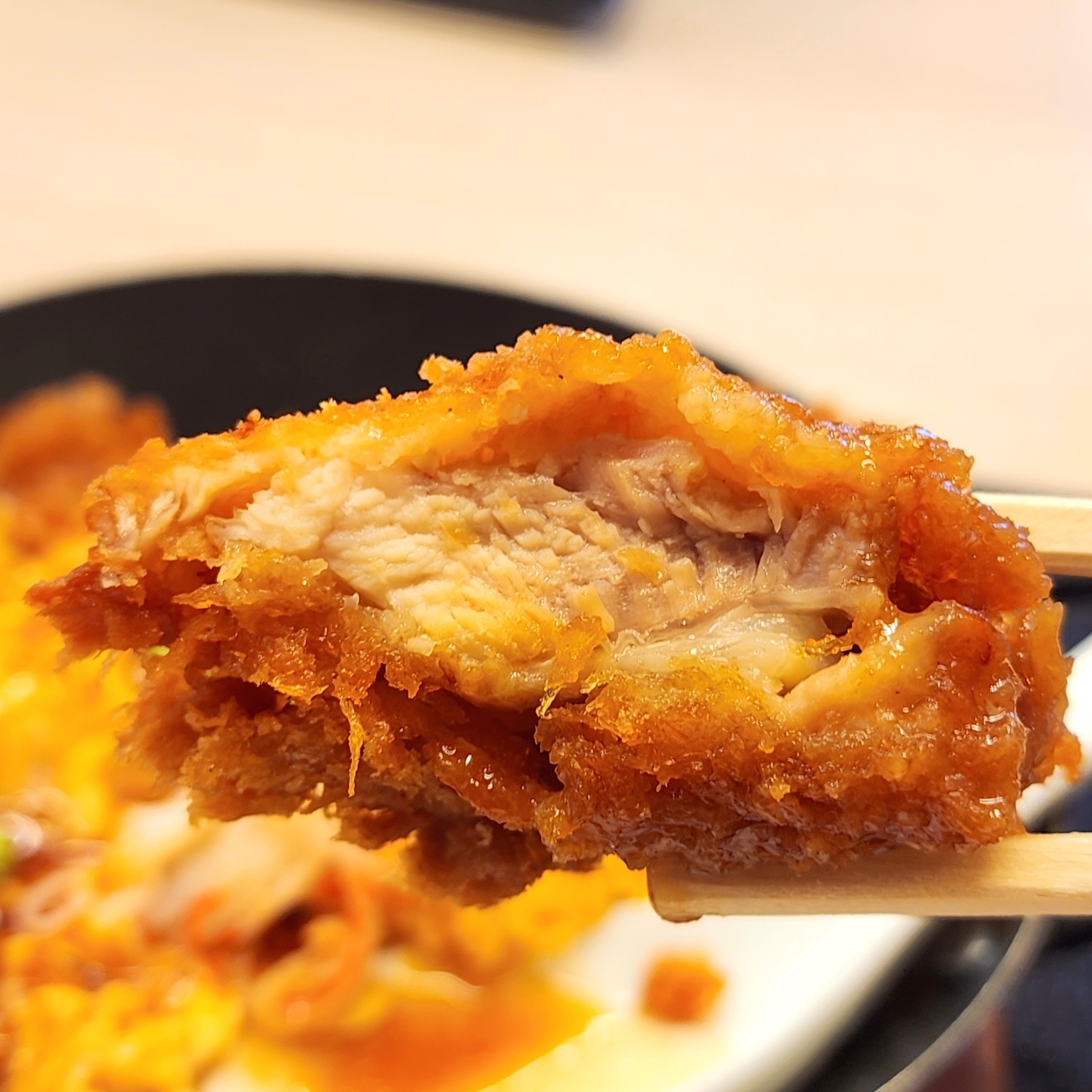 かつやのおすすめメニュー「天津飯チキンカツ定食」