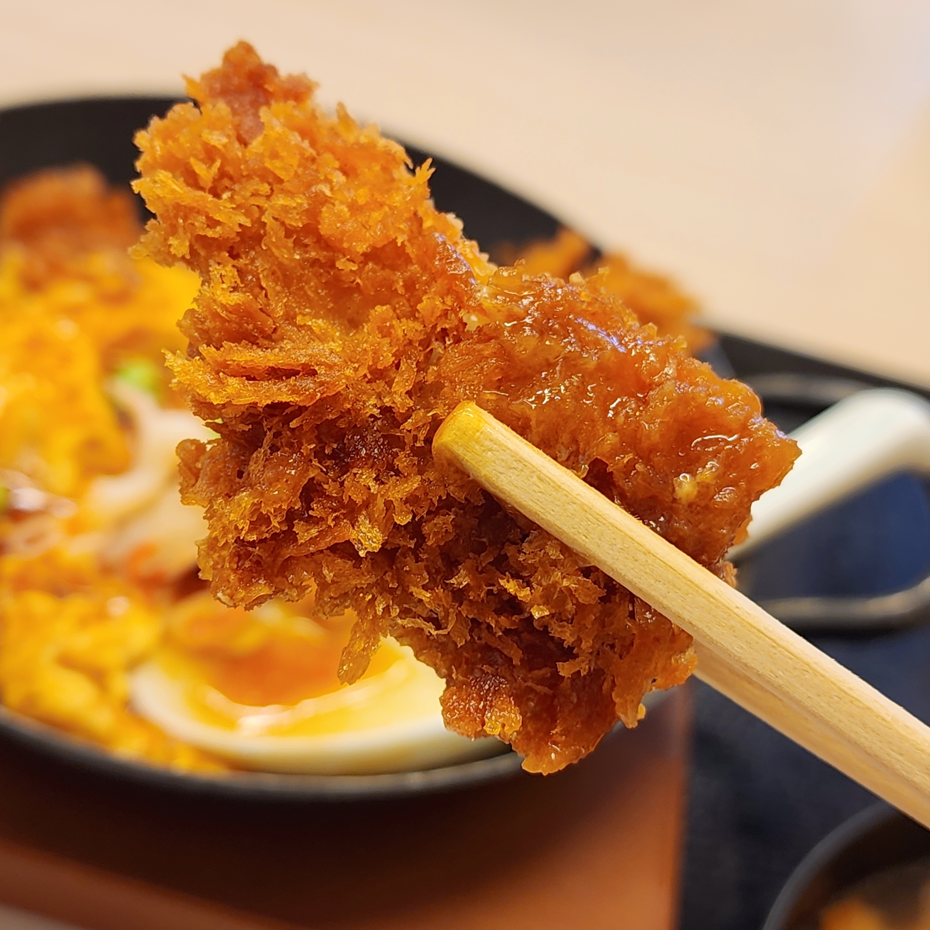 かつやのおすすめメニュー「天津飯チキンカツ定食」