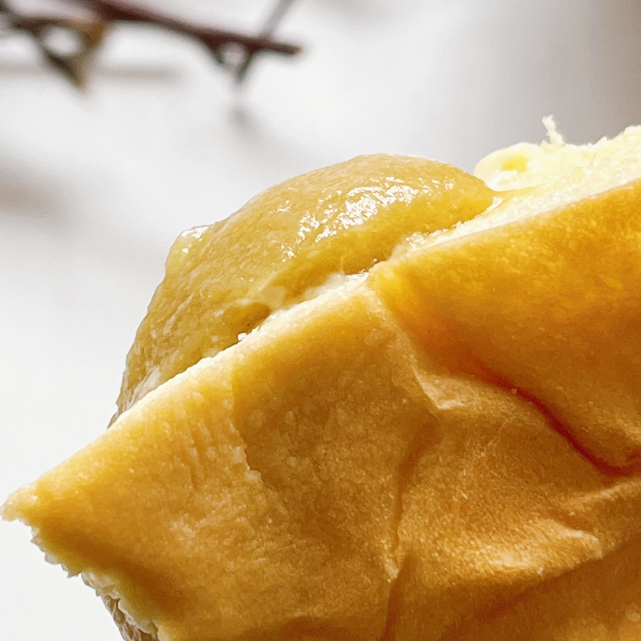 FamilyMart(ファミリーマート)のおすすめスイーツ「八天堂 冷やして食べるとろけるくりーむパン 紅はるか」