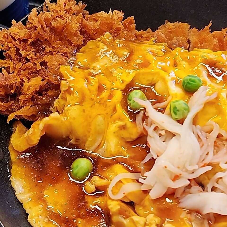 かつやのおすすめメニュー「天津飯チキンカツ定食」