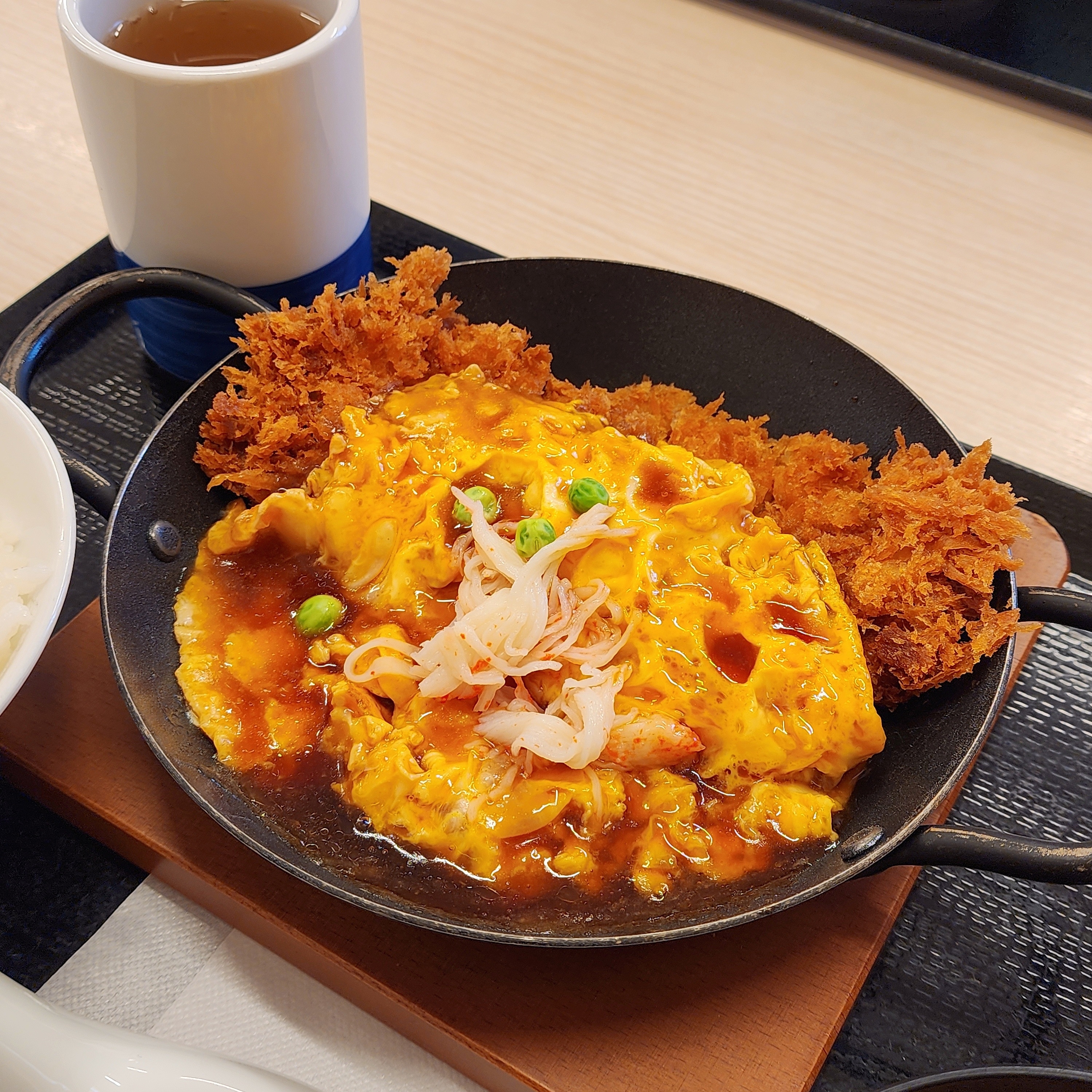 かつやのおすすめメニュー「天津飯チキンカツ定食」