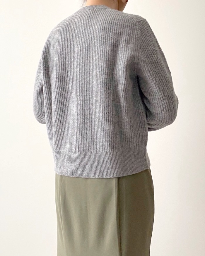 UNIQLO（ユニクロ）のおすすめアウター「プレミアムラムカーディガン（長袖）」