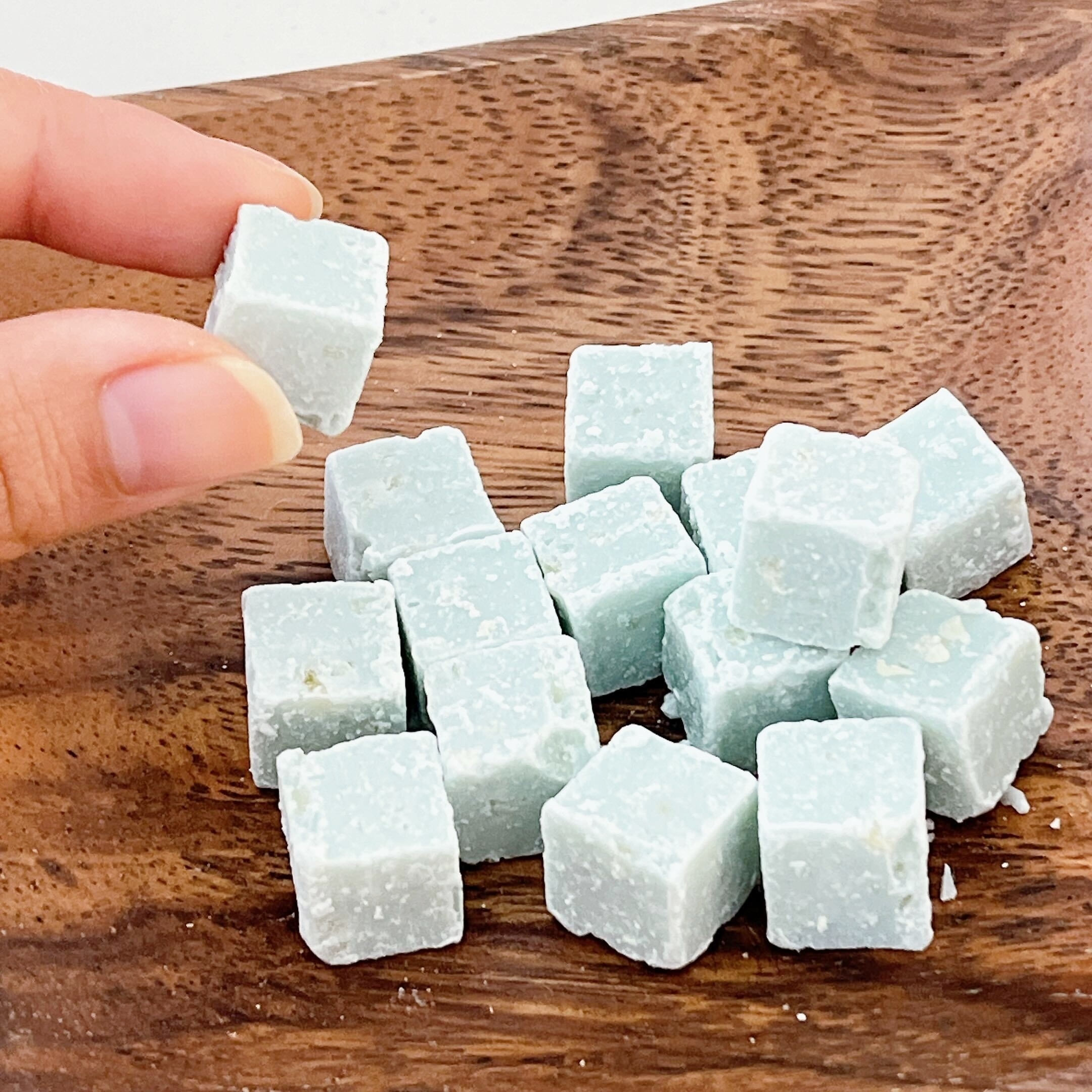 DAISO(ダイソー)のオススメのお菓子「パチパチキャンディチョコ ラムネ味・パチパチキャンディチョコ コーラ味」