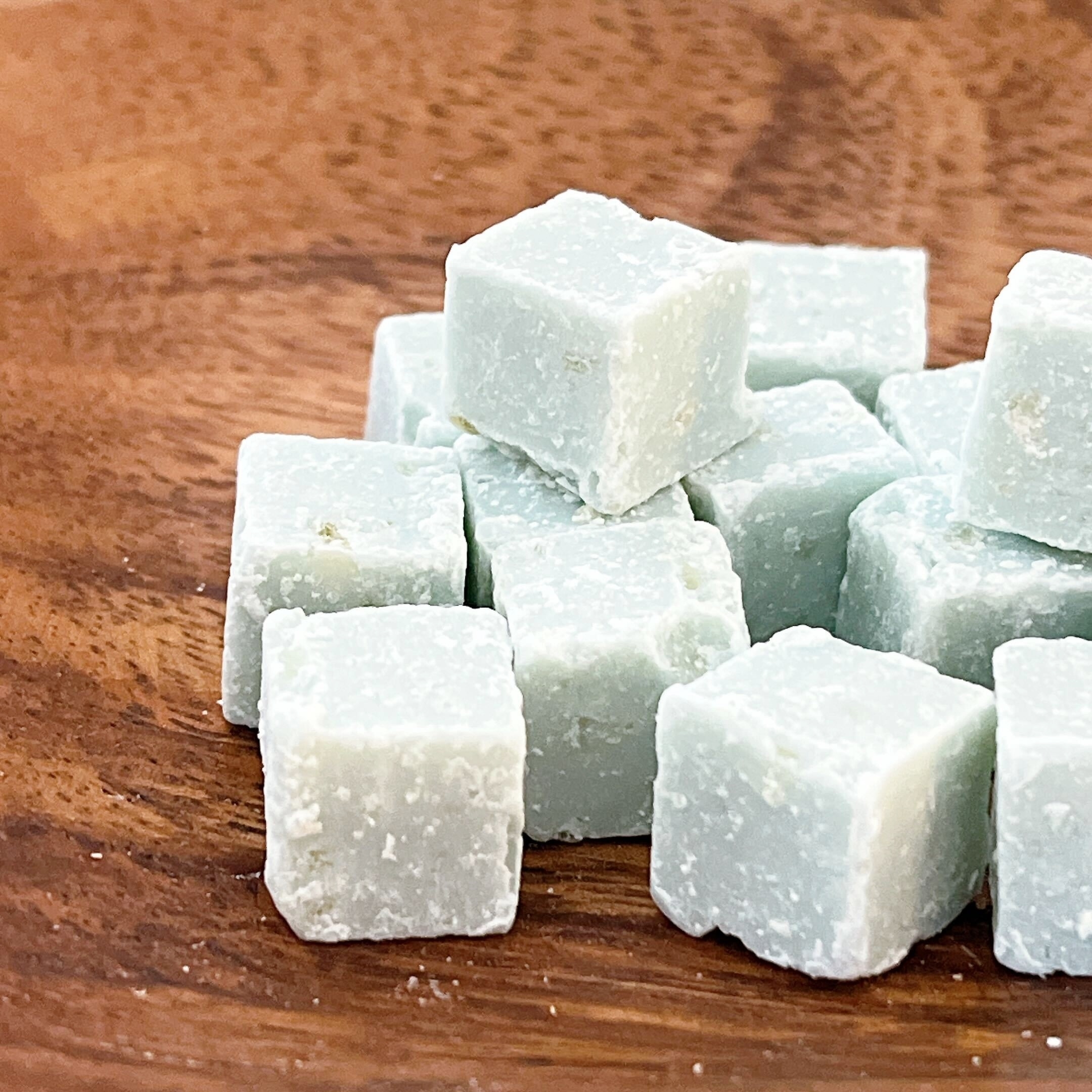 DAISO(ダイソー)のオススメのお菓子「パチパチキャンディチョコ ラムネ味・パチパチキャンディチョコ コーラ味」