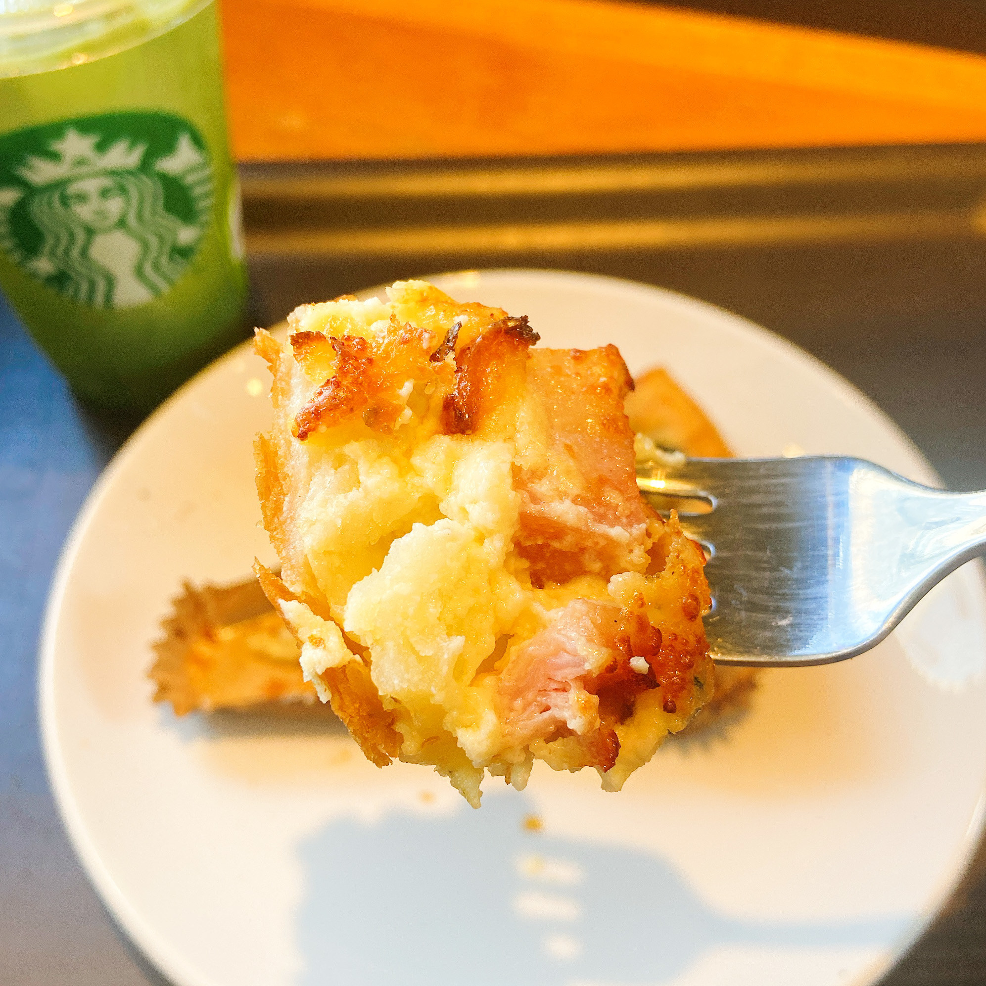 Starbucks Coffee（スターバックスコーヒー）のオススメフード「ベーコンとほうれん草のキッシュ」