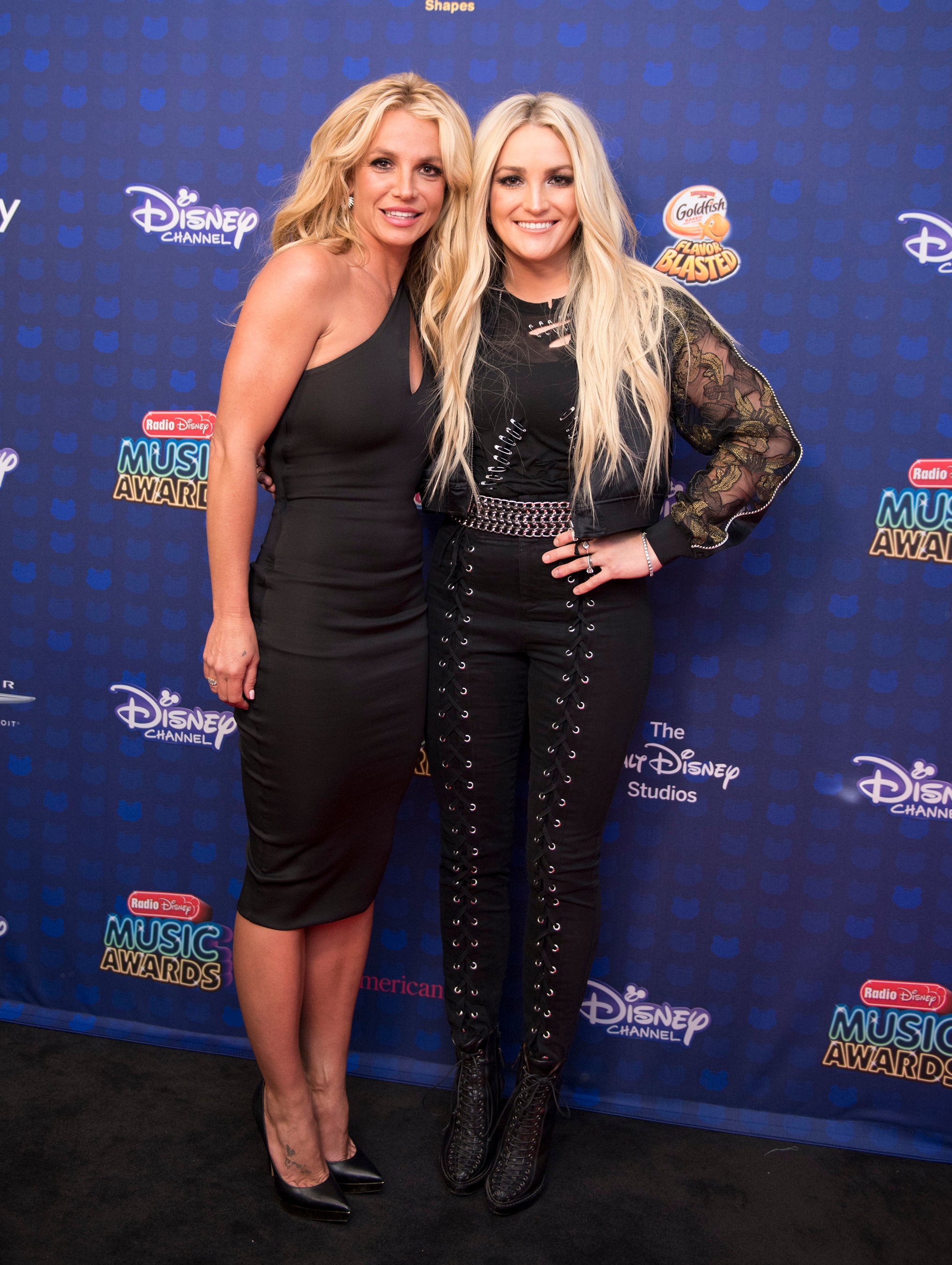 Close-up of Jamie Lynn and Britney at a media event