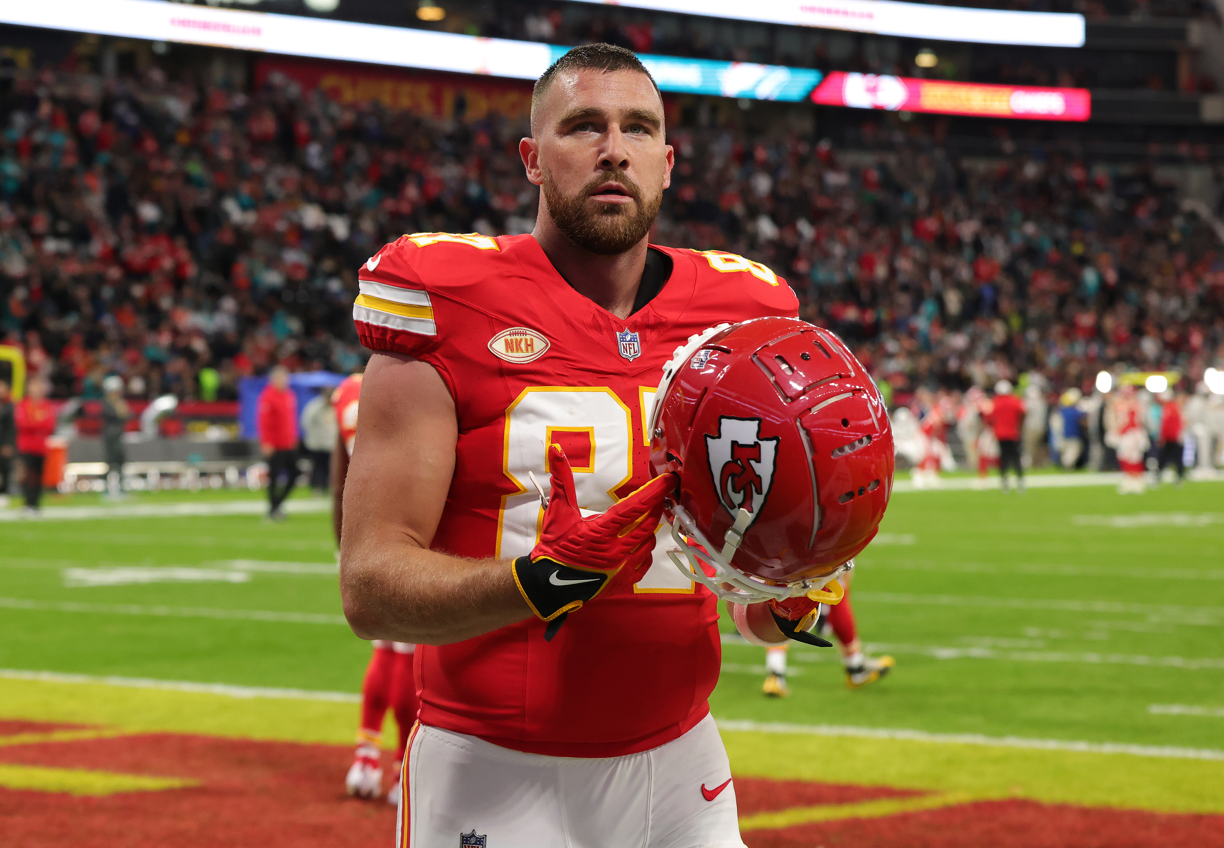 Closeup of Travis Kelce holding his helmet