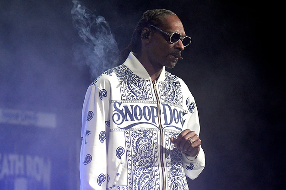 Rapper Snoop Dogg quits smoking after years of marijuana use