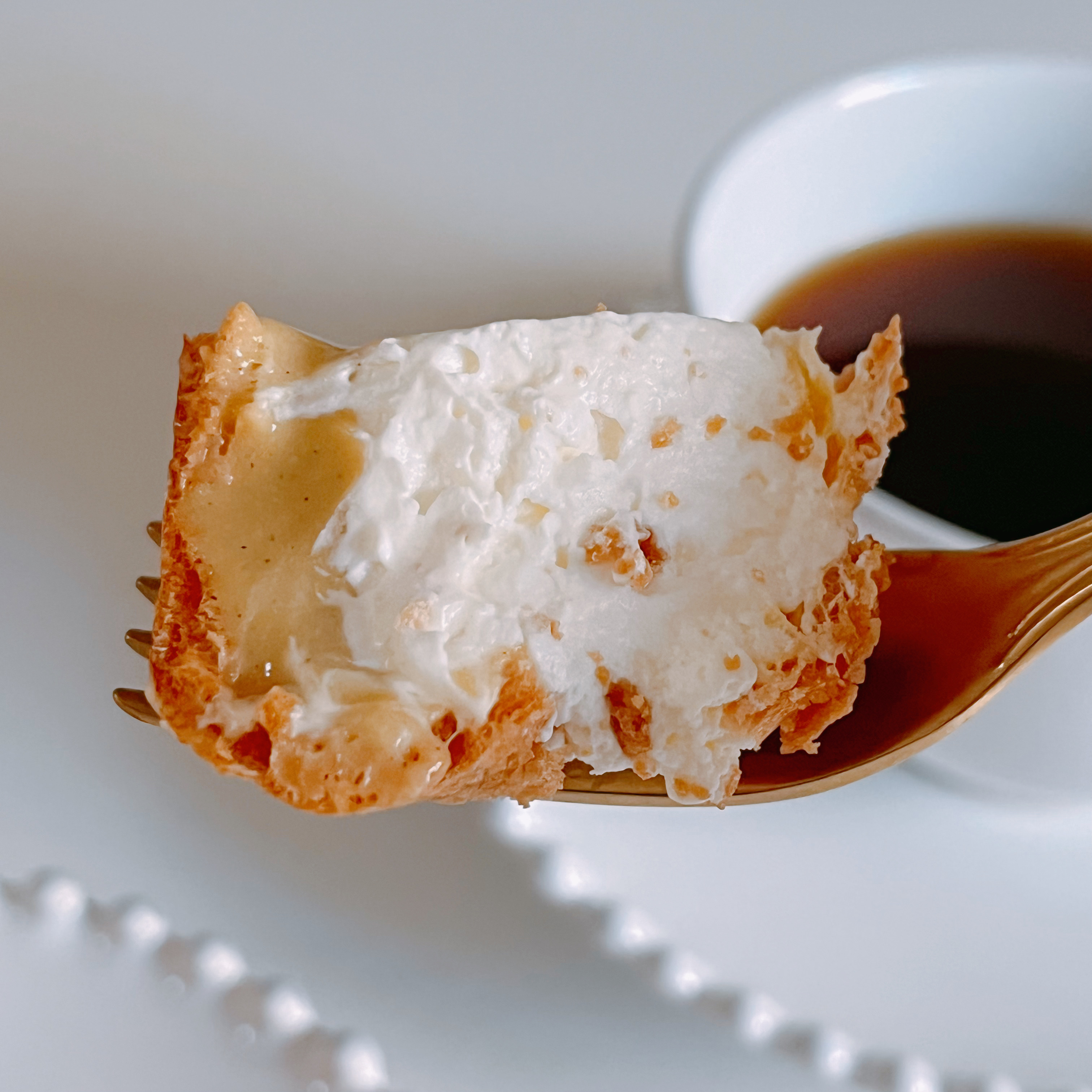 セブン-イレブンのおすすめ「ピエール・エルメシグネチャーシューアラクレームアールグレイ」