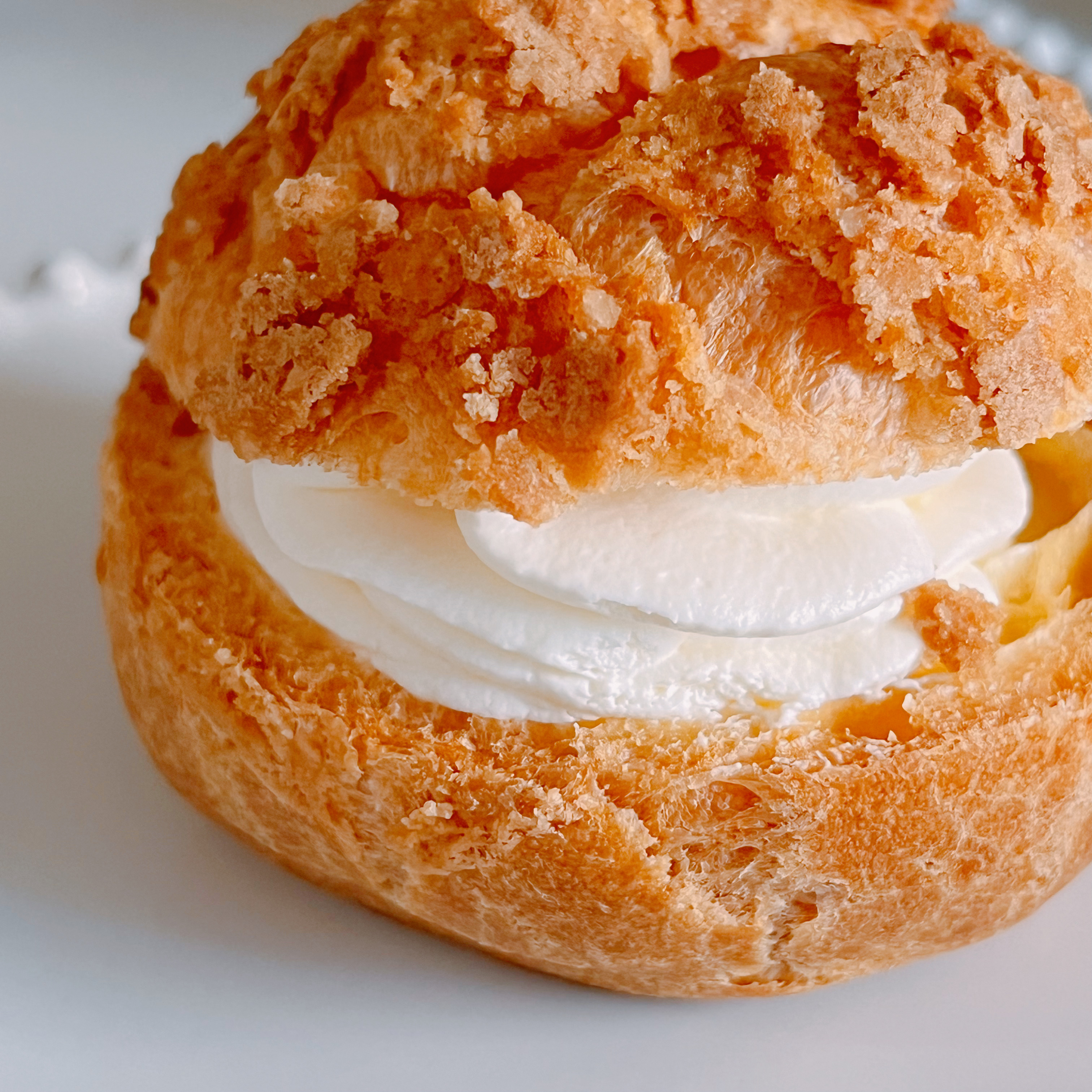 セブン-イレブンのおすすめ「ピエール・エルメシグネチャーシューアラクレームアールグレイ」