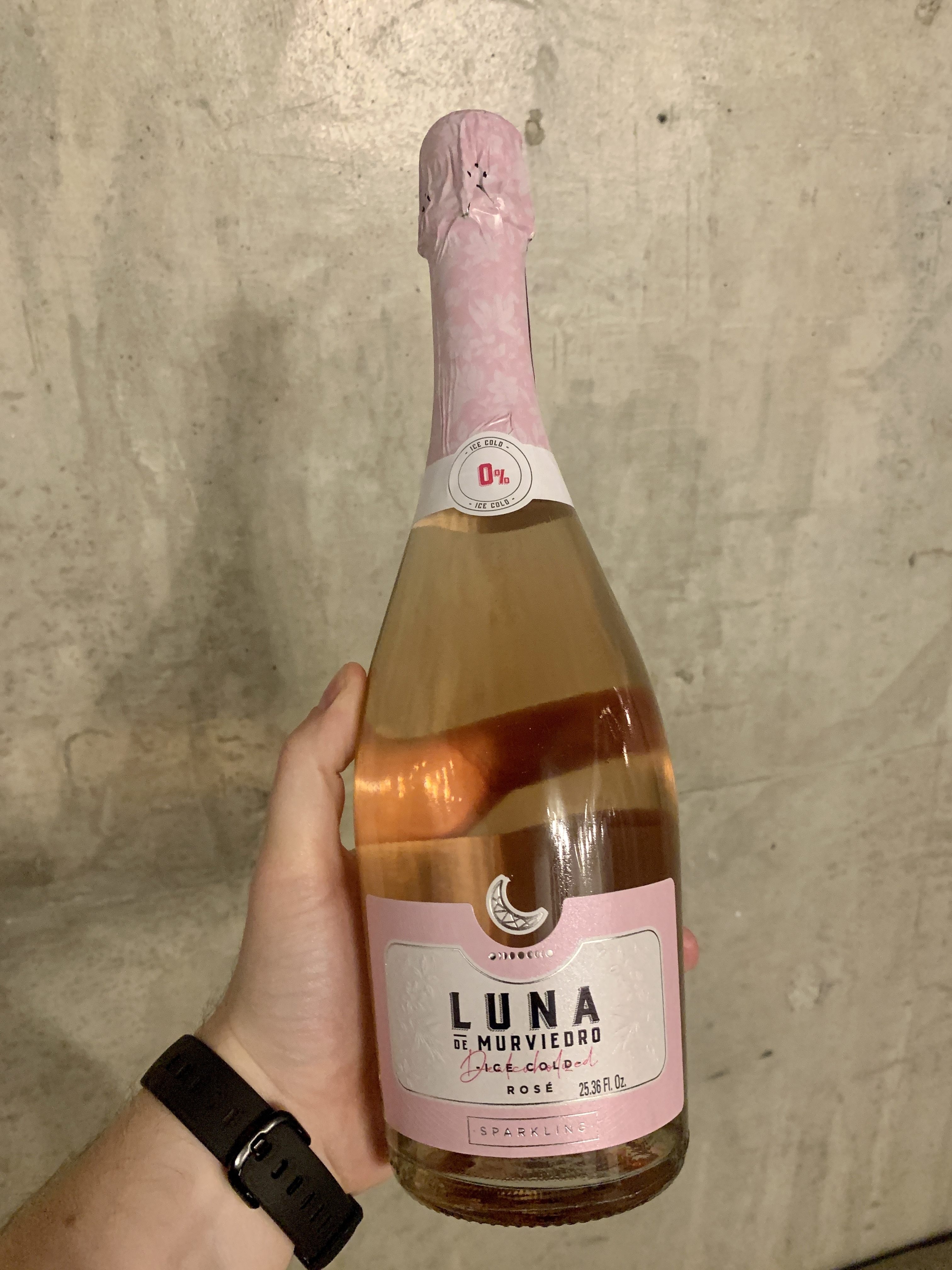 bottle of luna sparkling rosé