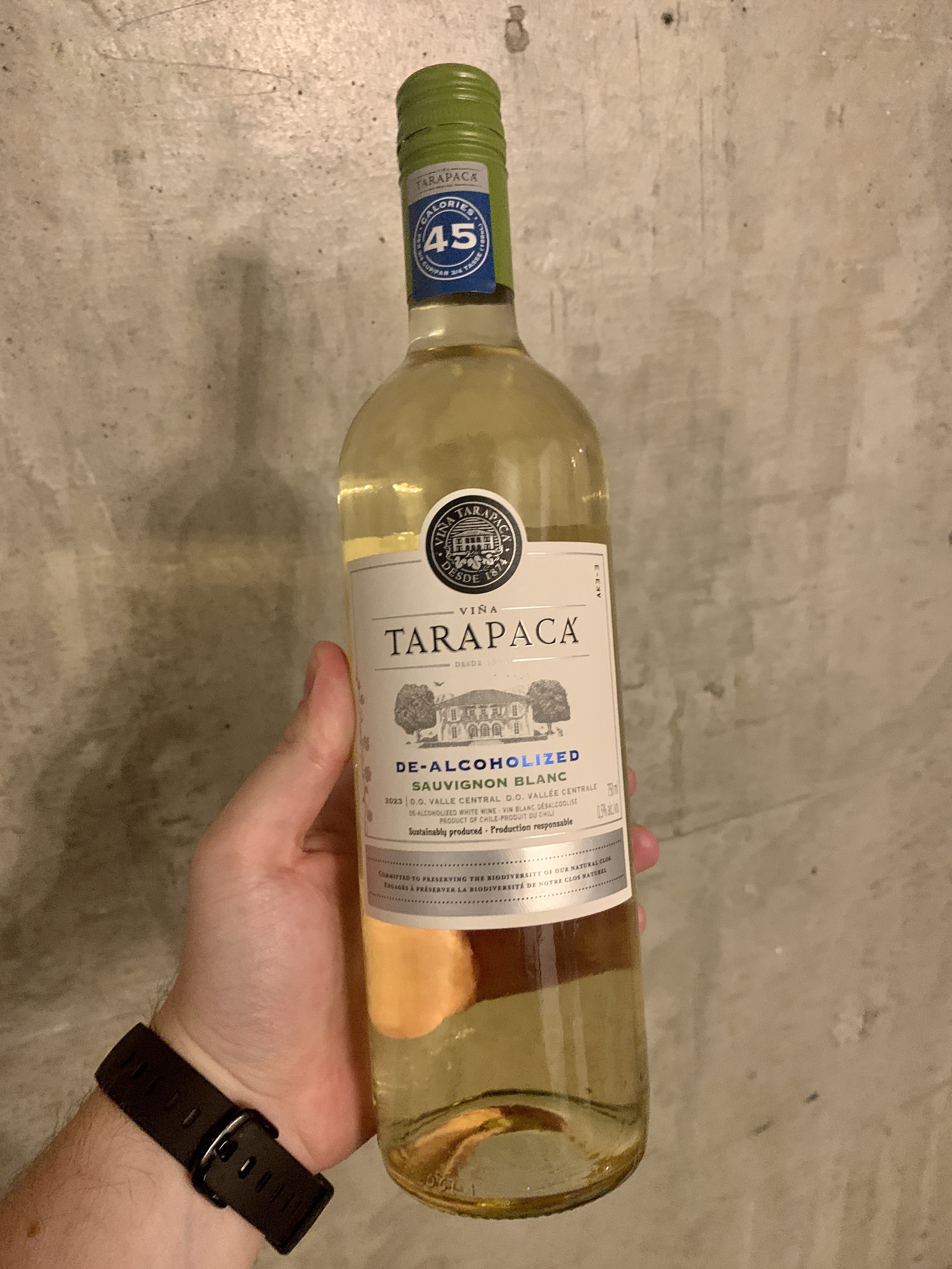 bottle of tarapaca de-alc sauvignon blanc