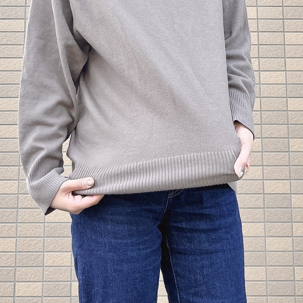 無印良品のおすすめトップス「洗えるニットハイネックセーター」