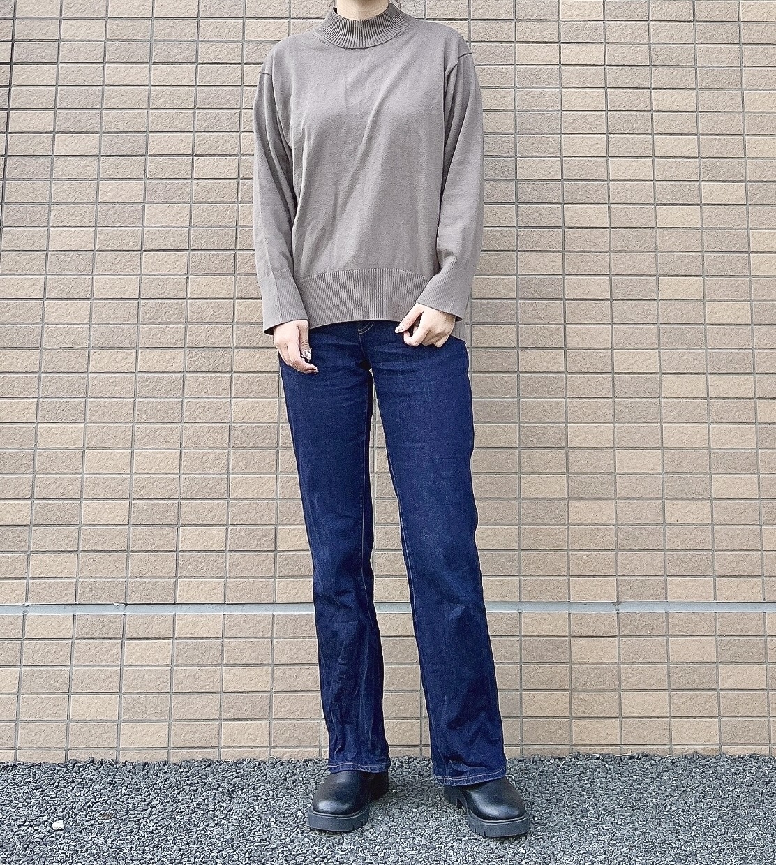 無印良品のおすすめトップス「洗えるニットハイネックセーター」