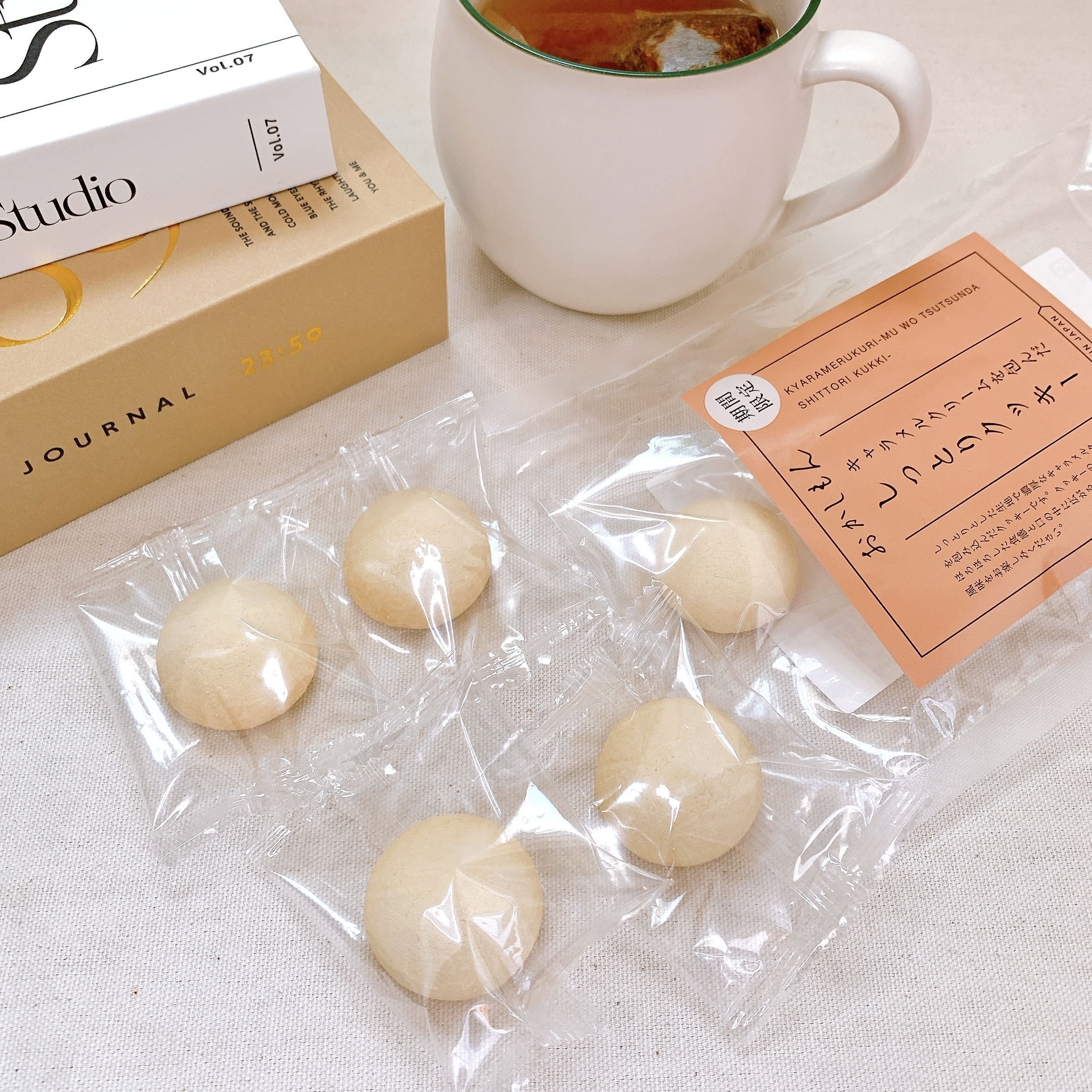 3COINS(スリーコインズ)のおすすめのお菓子「キャラメルクリームを包んだしっとりクッキー」