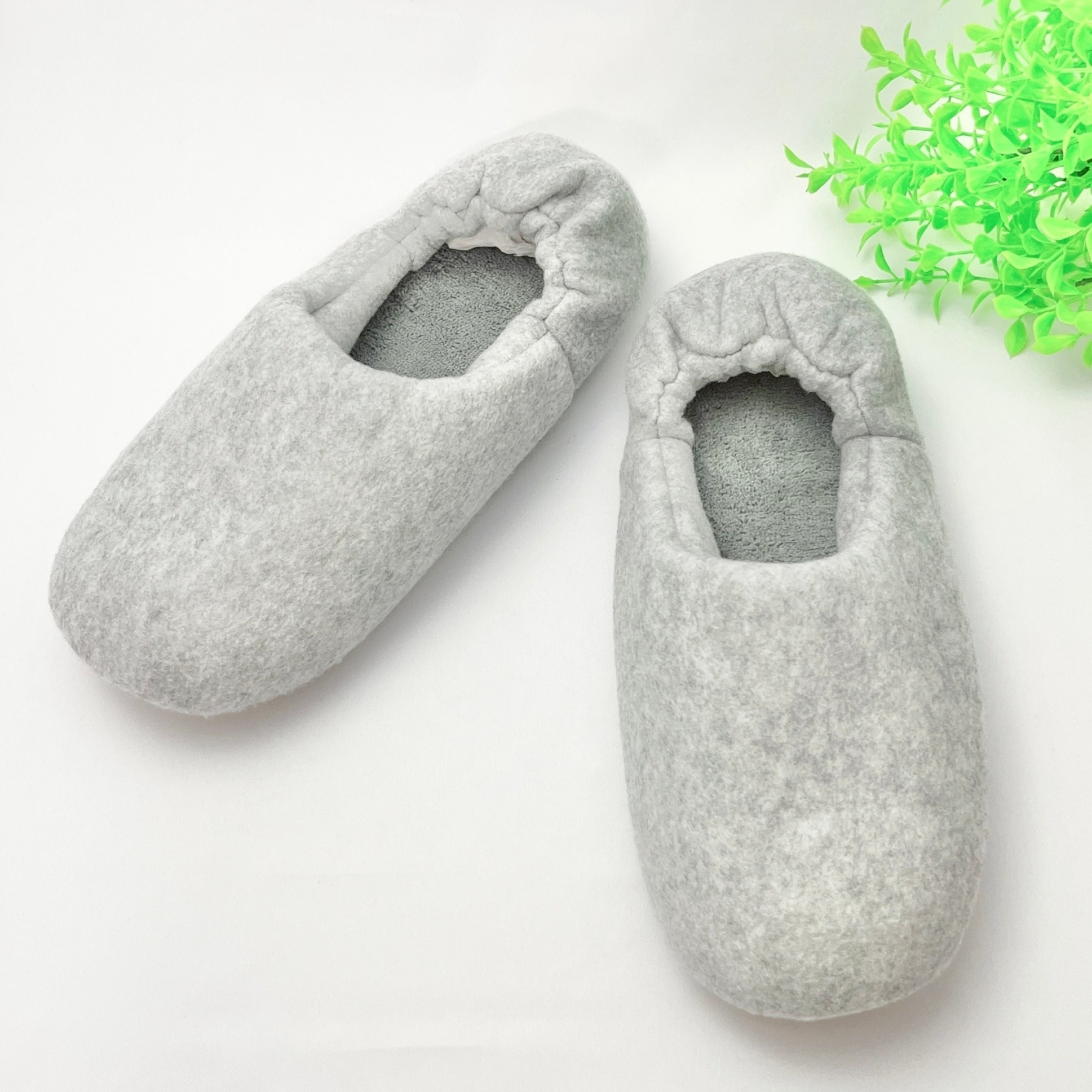 無印良品の優秀アイテム「リヨセル混起毛ニットルームシューズ」