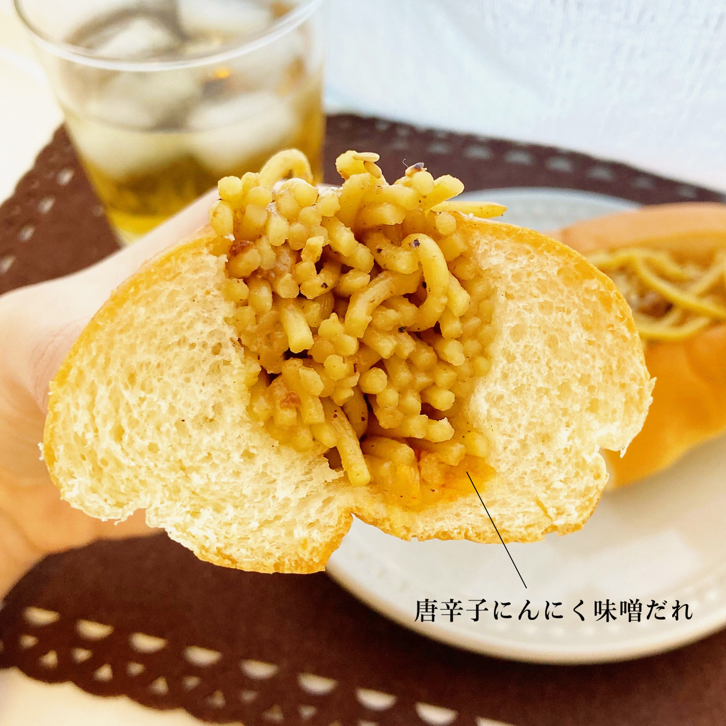 LAWSON(ローソン)のおすすめパン「豚骨スープ仕立ての焼きそばロール」