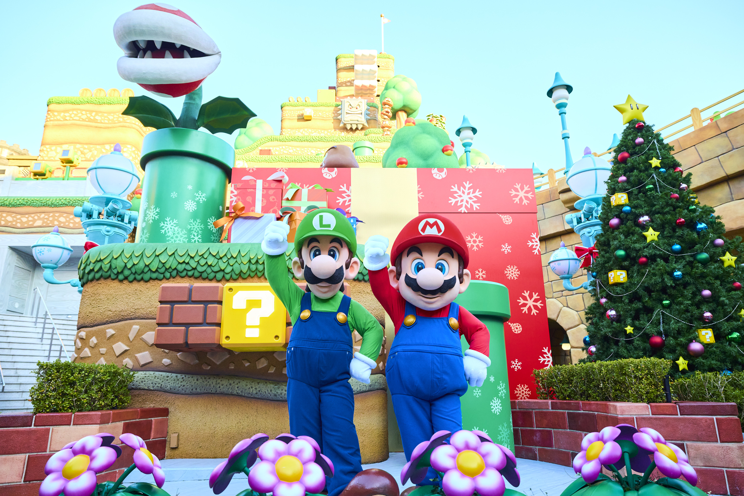 クリスマス仕様にデコレーションされた「スーパー・ニンテンドー・ワールド」
