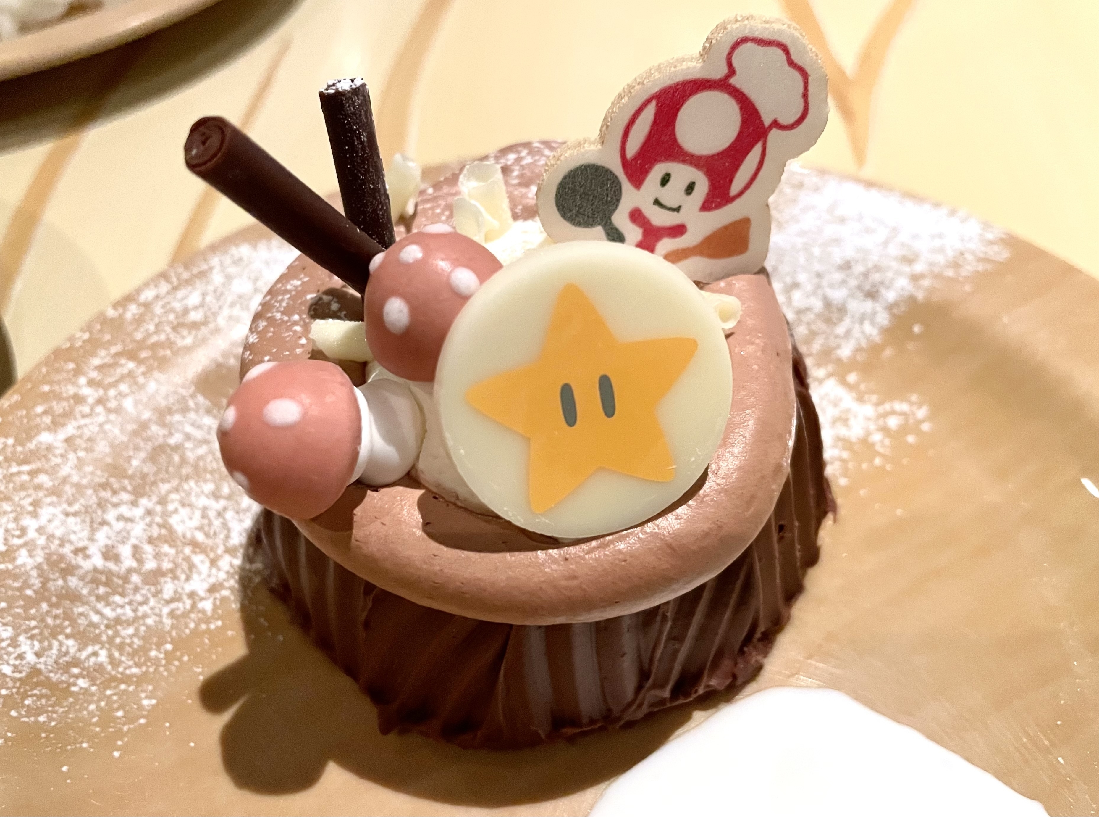シェフ特製の切り株ケーキ ～チョコレート～／キノピオ・カフェ