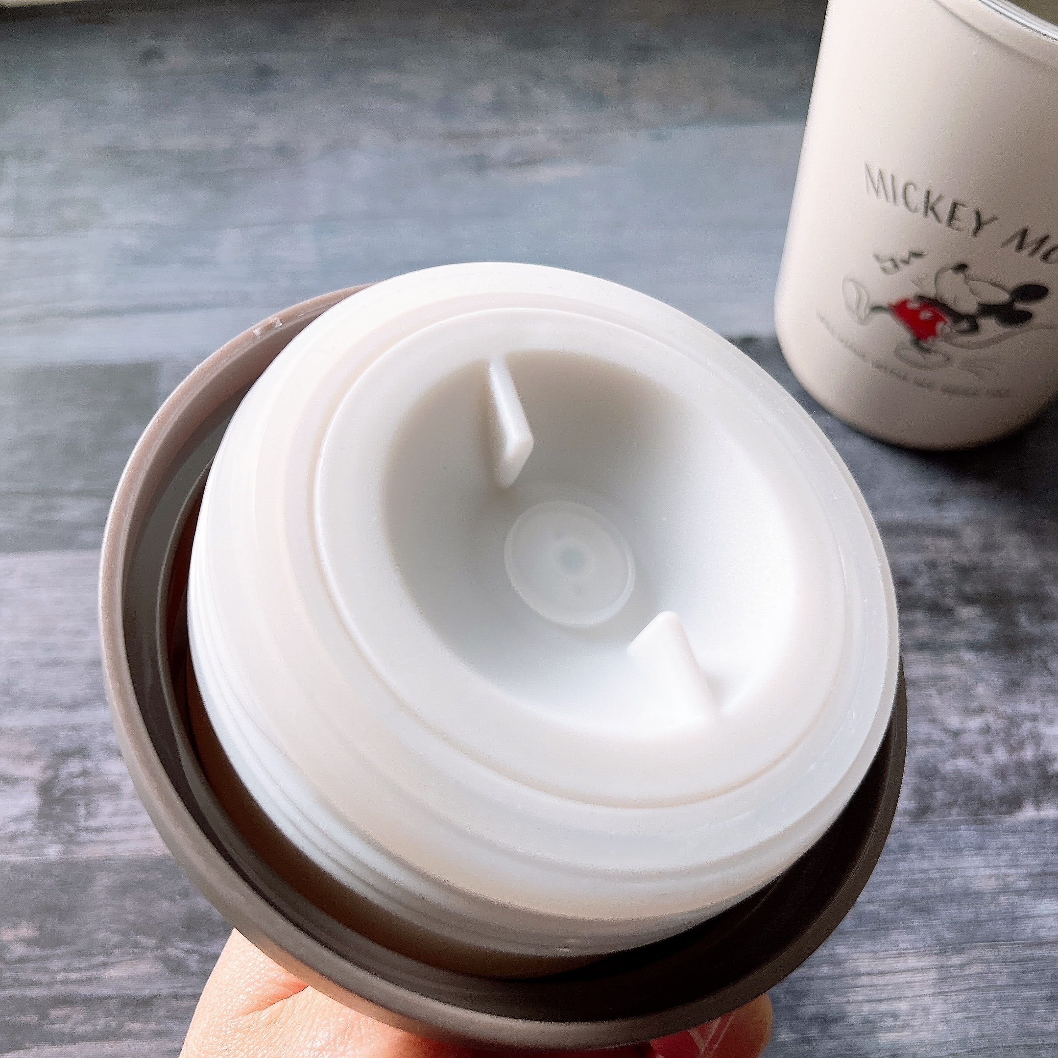 東京ディズニーリゾートのおすすめグッズ「タンブラー蓋付 ミッキー」