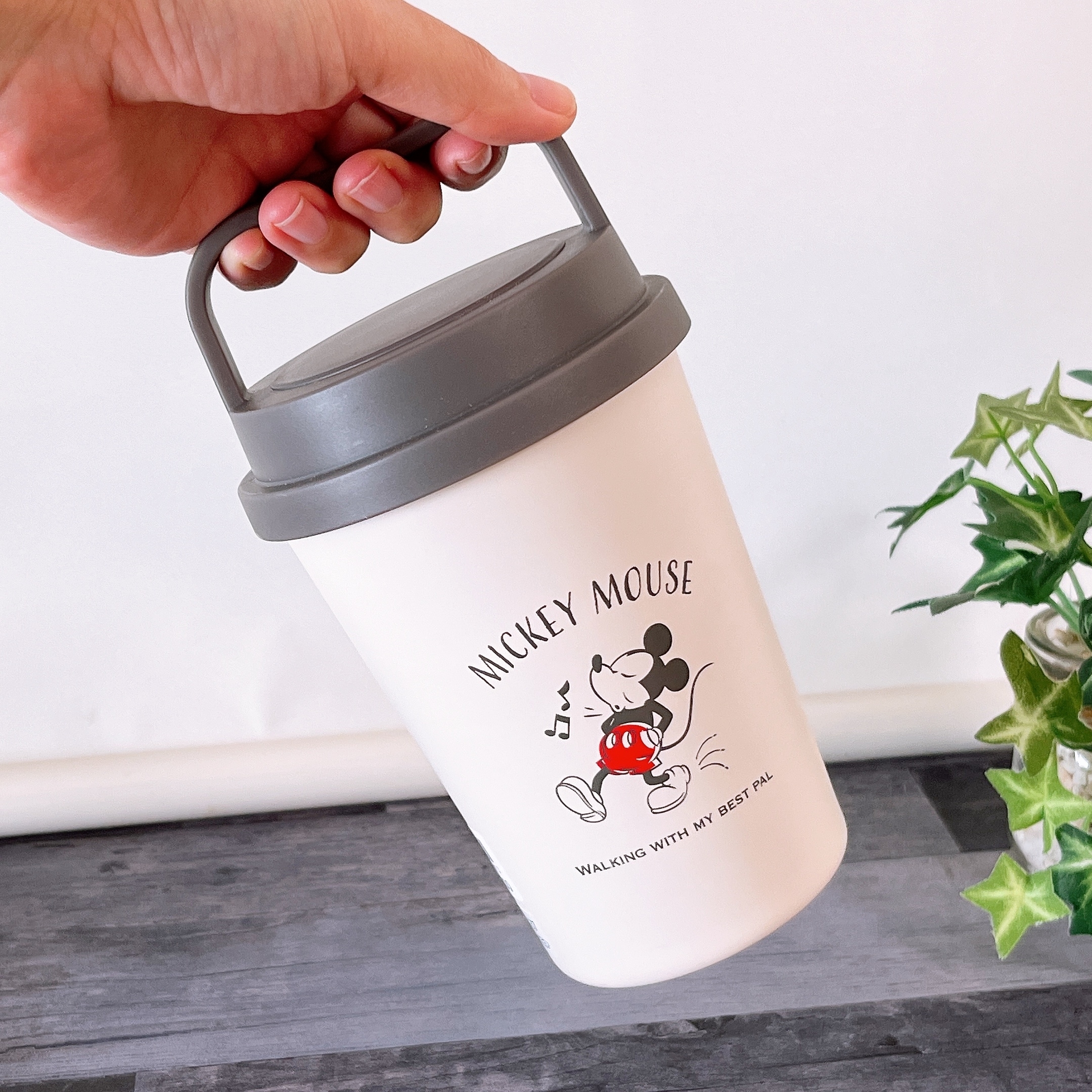 東京ディズニーリゾートのおすすめグッズ「タンブラー蓋付 ミッキー」