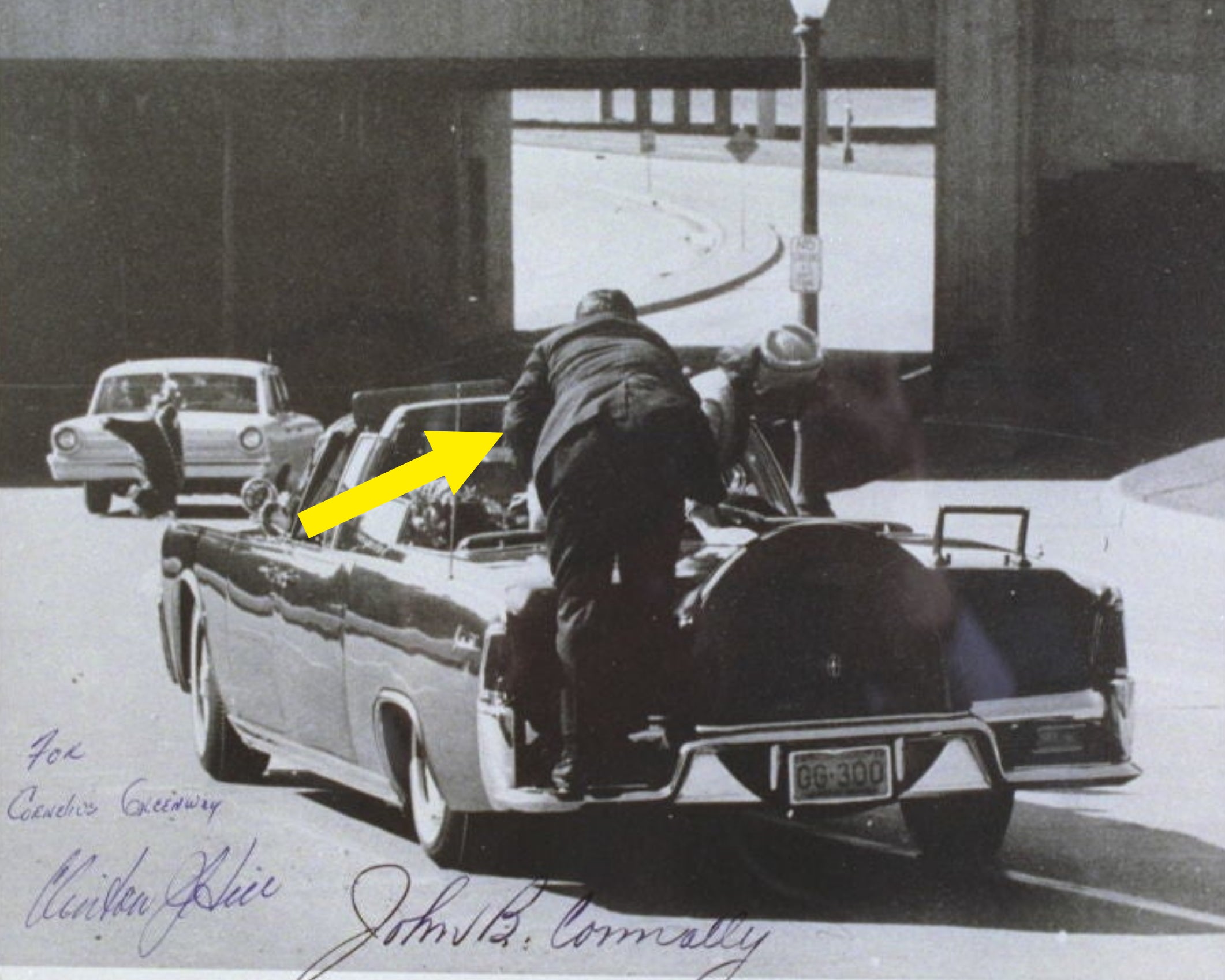 JFK&#x27;s car as Hill Clint climbs in