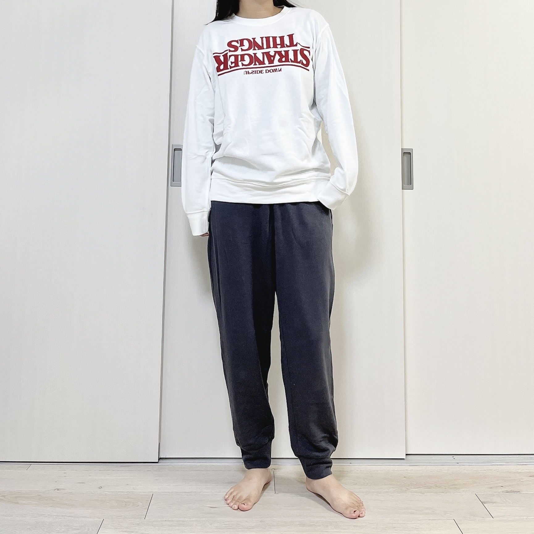 GUのオススメルームウェア「ソフトスウェットラウンジ（長袖＆ロングパンツ） Netflix（ストレンジャー・シングス 未知の世界）」