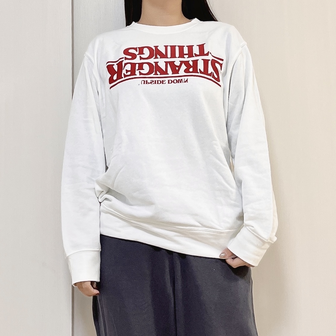 GUのオススメルームウェア「ソフトスウェットラウンジ（長袖＆ロングパンツ） Netflix（ストレンジャー・シングス 未知の世界）」