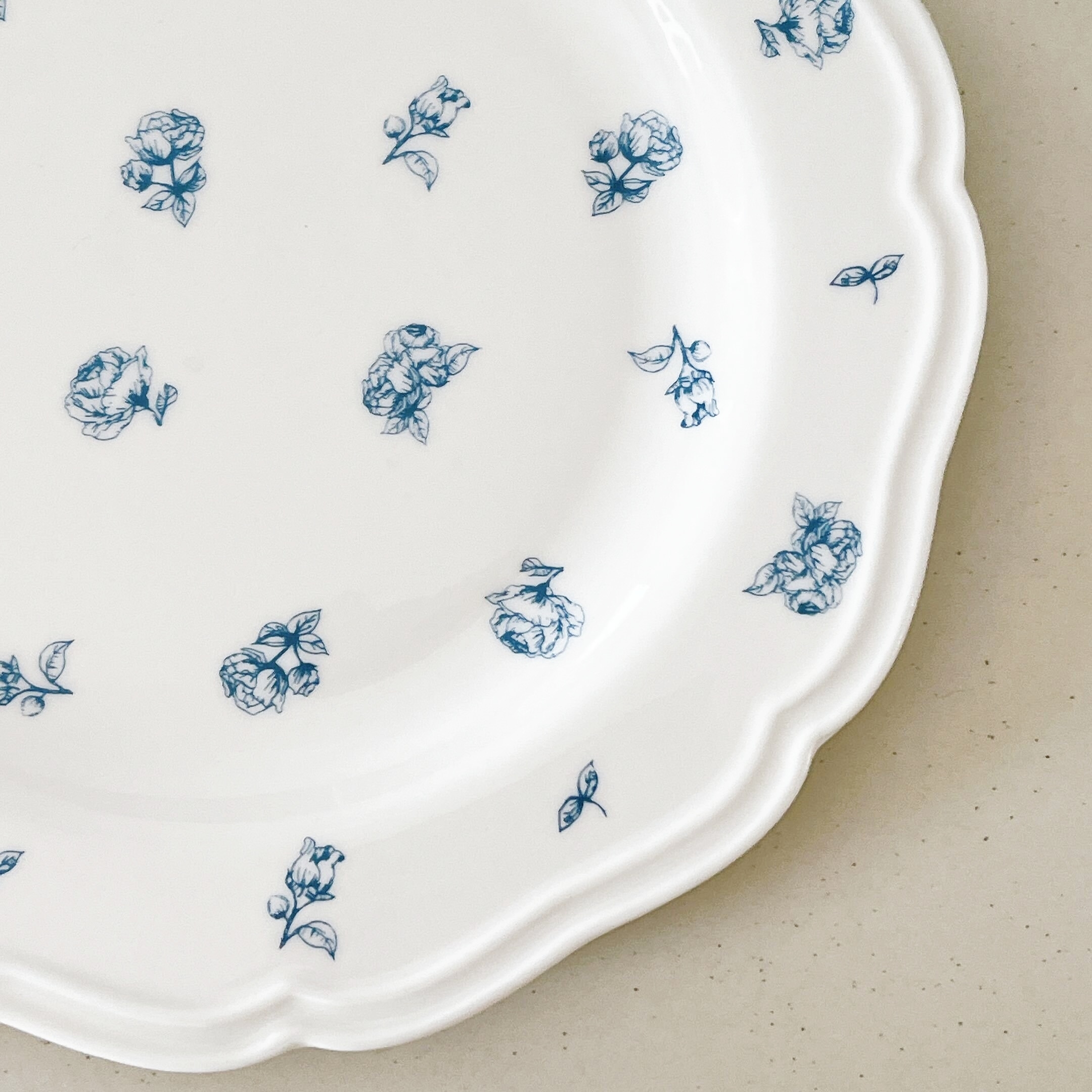 3COINS（スリーコインズ）のオススメの食器「ティーカップ」「プレート：16cm」3COINS（スリーコインズ）のオススメの食器「ティーカップ」「プレート：16cm」