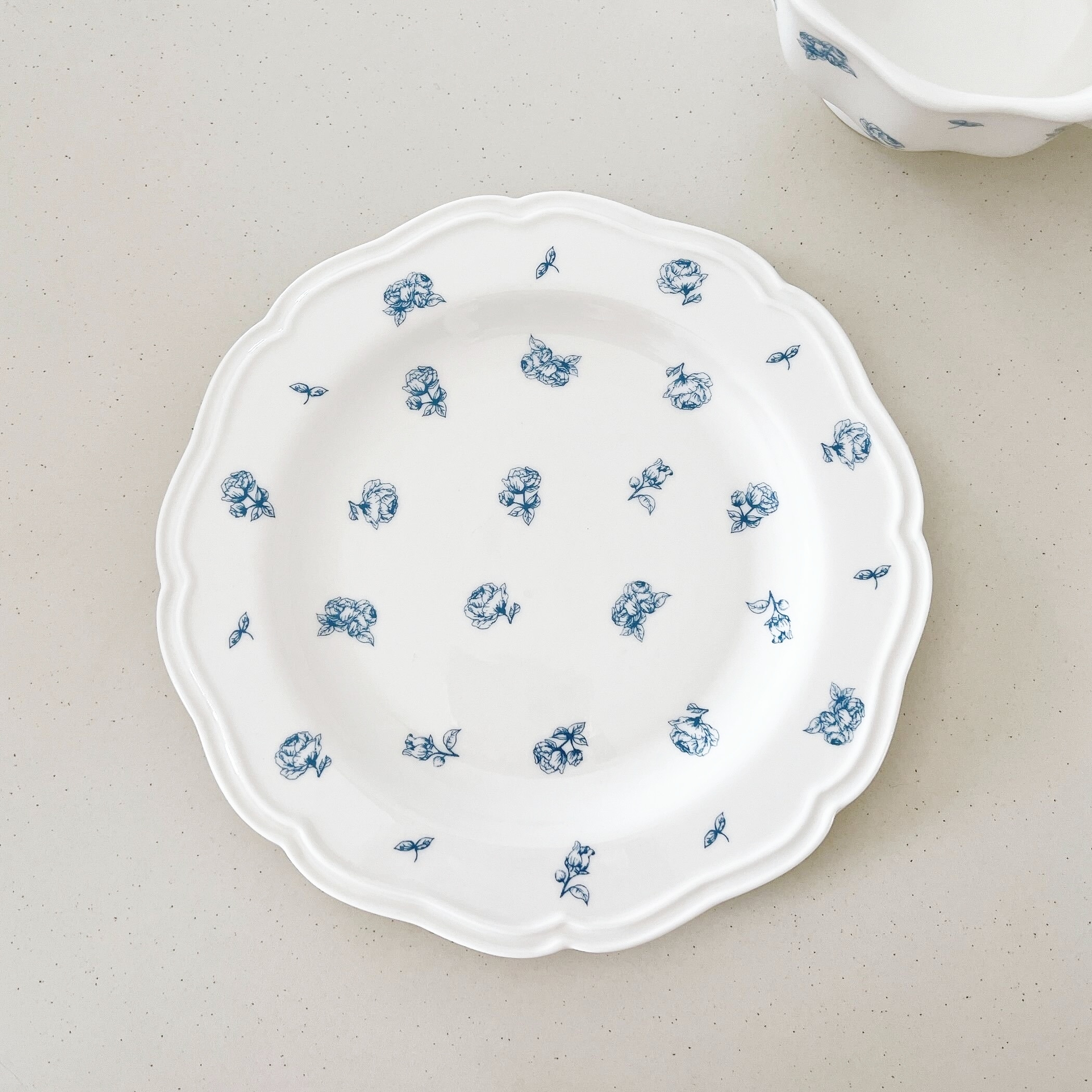 3COINS（スリーコインズ）のオススメの食器「ティーカップ」「プレート：16cm」