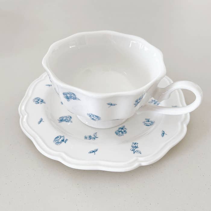 3COINS（スリーコインズ）のオススメの食器「ティーカップ」「プレート：16cm」