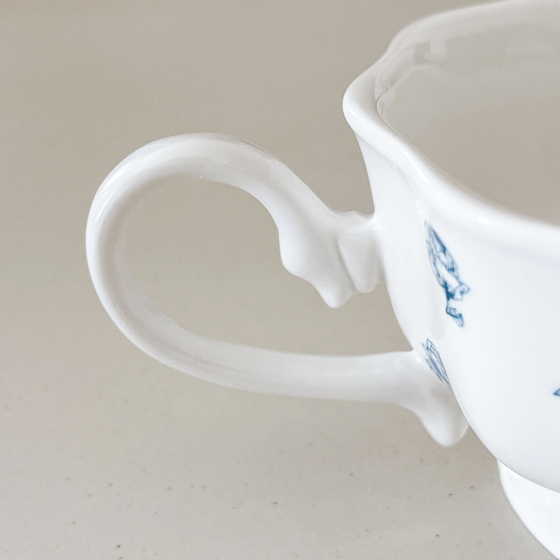 3COINS（スリーコインズ）のオススメの食器「ティーカップ」「プレート：16cm」